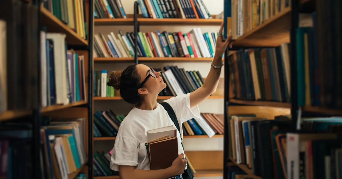 Raamatukoguhoidja soovitab 4 suurepärast teost, millega eesti kirjanduse päeva tähistada