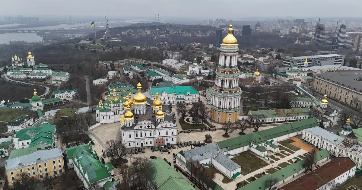 KIMMEL JA HEINMAA UKRAINAS ⟩ Südamlik hetk eestlaste ehitatud perekodus: «Soovin, et isa ärkaks ellu!»