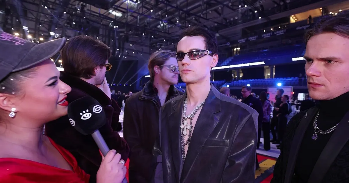 VIDEOINTERVJUU ⟩ «Ta on heteronormatiivne Reformierakonna valija!» Aasta meesartist Florian Wahl paotas oma tuntuima loo tagamaid