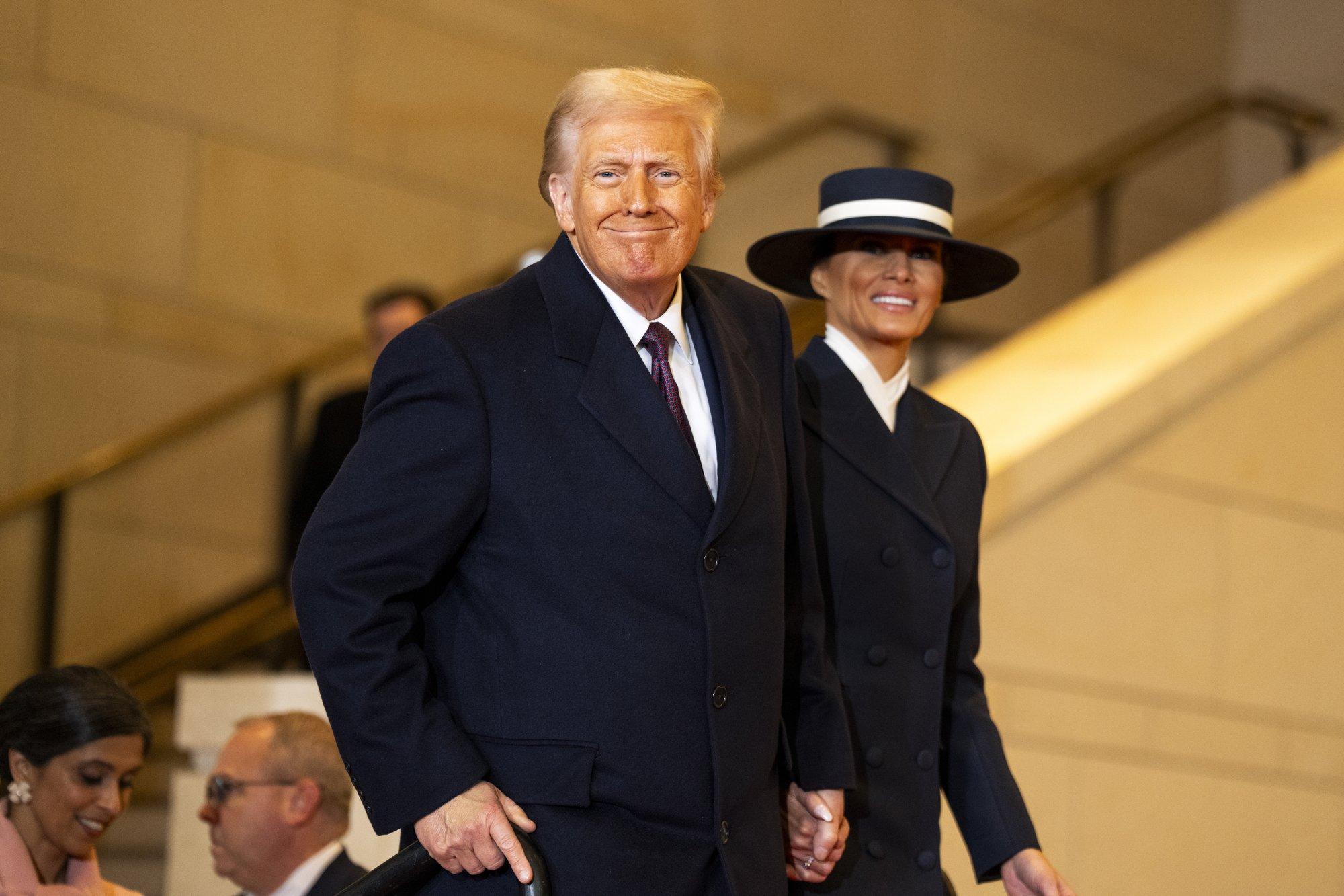 FOTO | Milline esileedi! Avaldati Melania Trumpi ametlik presidendiproua portree