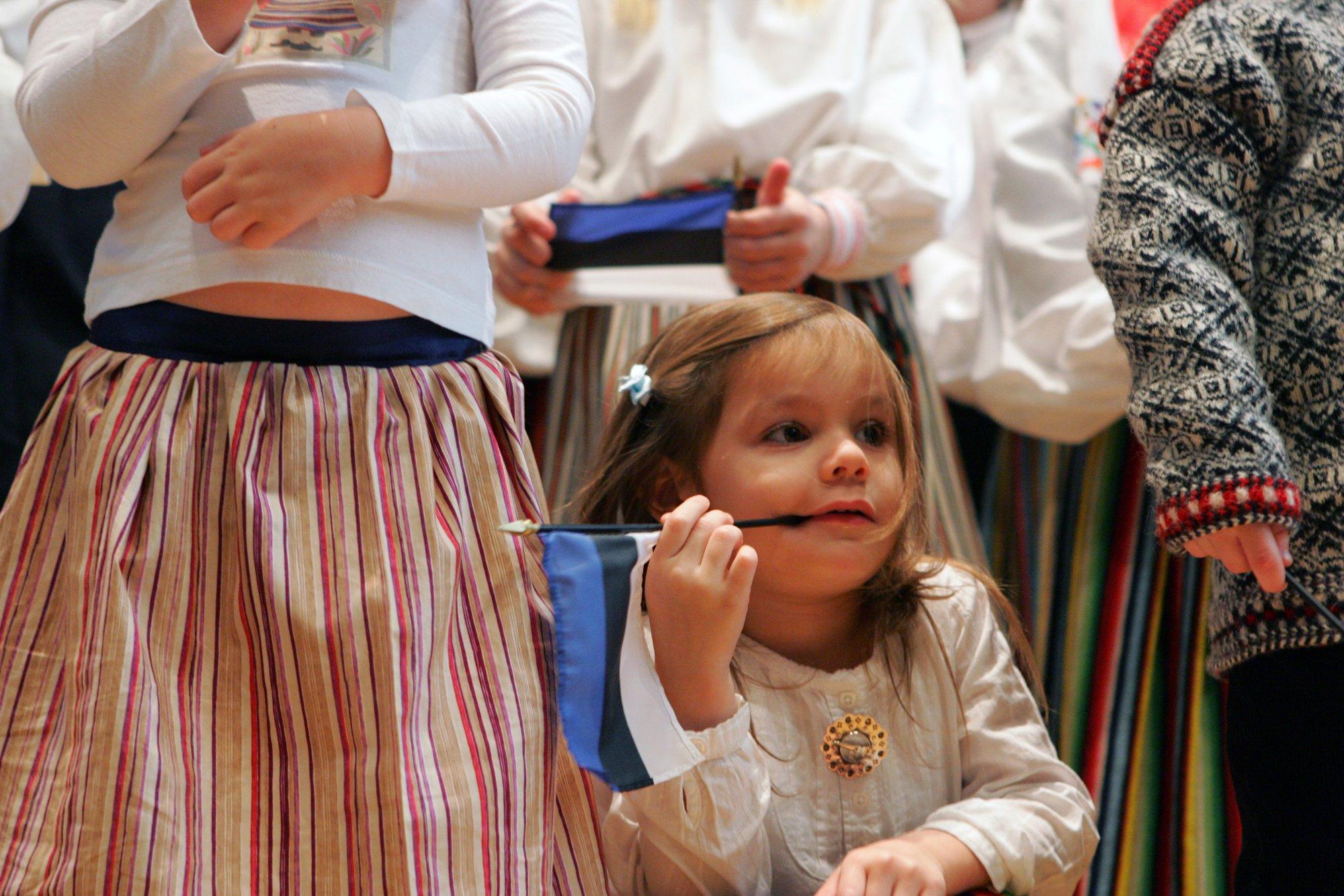 Millised on esimene, skandaalseim ja värskeim eesti kogukonna maja välismaal?