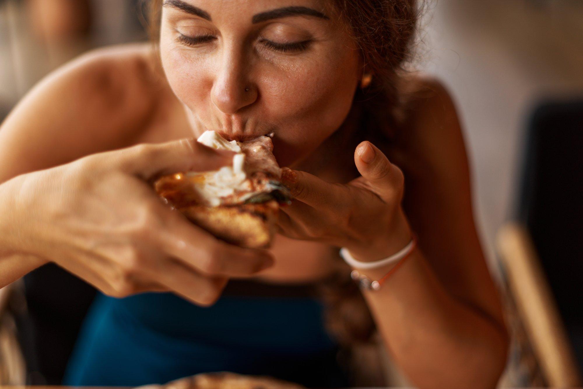 Armastad juustu üle kõige? Suhteekspert avaldab 5 toitu, mis rikuvad paarikeste voodielu totaalselt ära