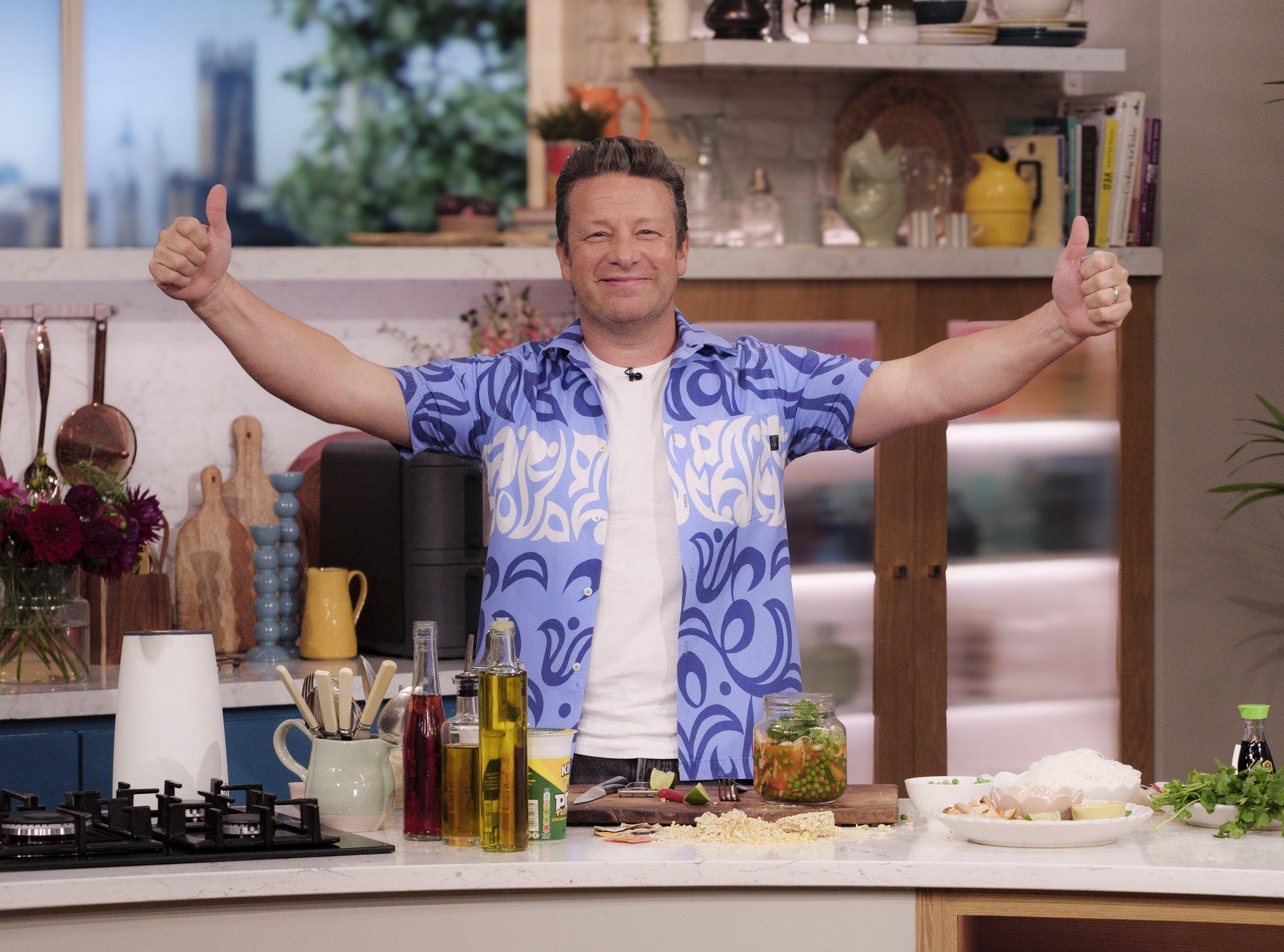 Telekokk Jamie Oliver sai pliidi ja kaamera ees multimiljonäriks, kuid pole skandaalidest pääsenud