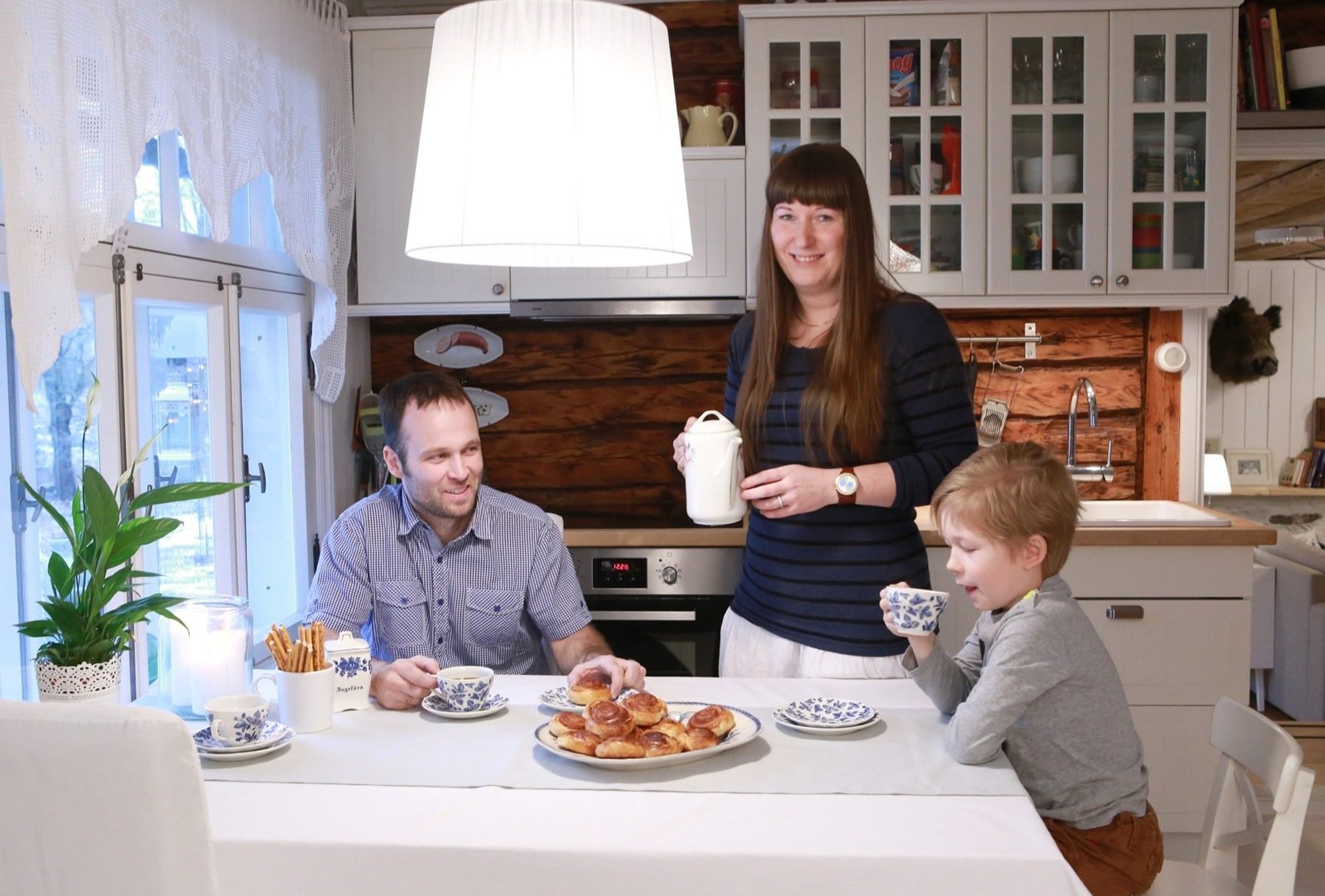 Tallinnast Raplamaale kolinud pere sai 10 aastat tühjana seisnud maja korda tegemise eest presidendi tunnustuse