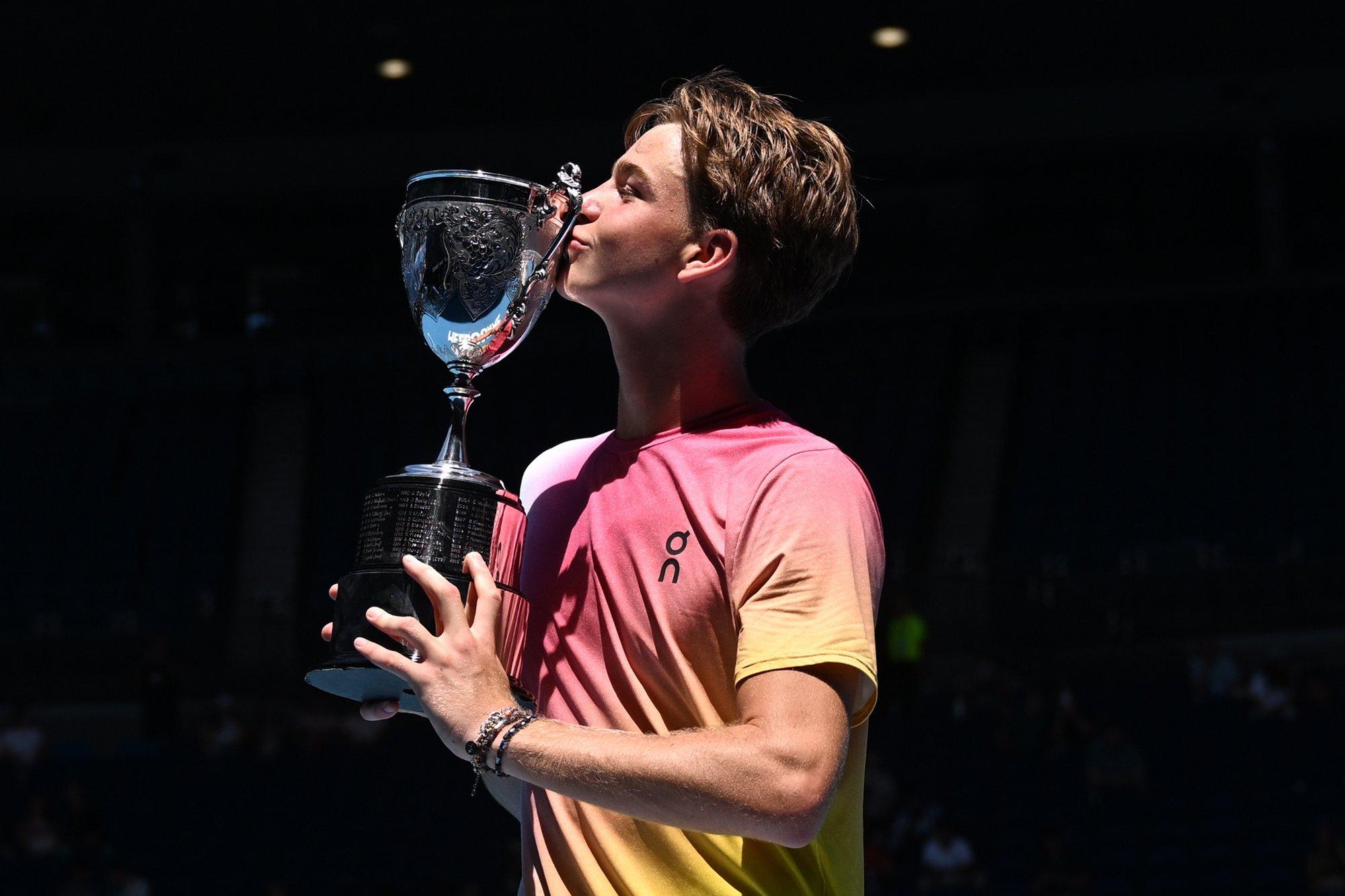 Austraalia lahtised võitnud noort šveitslast võrreldakse Roger Federeriga