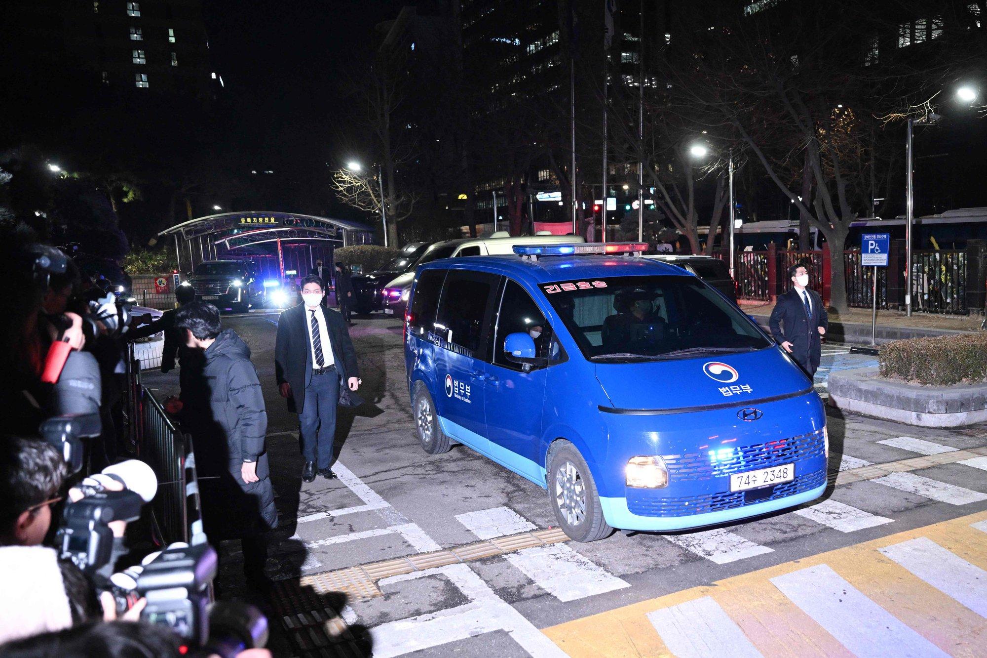 Uurijad taotlesid Lõuna-Korea presidendi kinnipidamise pikendamist