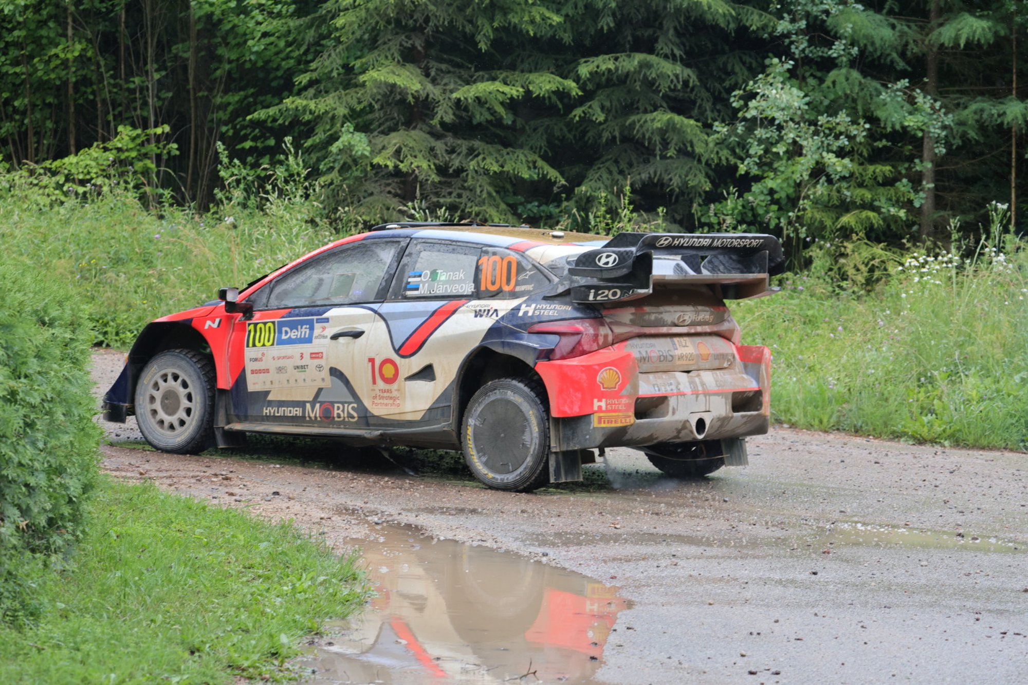 VIDEO | Tänak testis masinat Lõuna-Eesti kiiretel kruusateedel