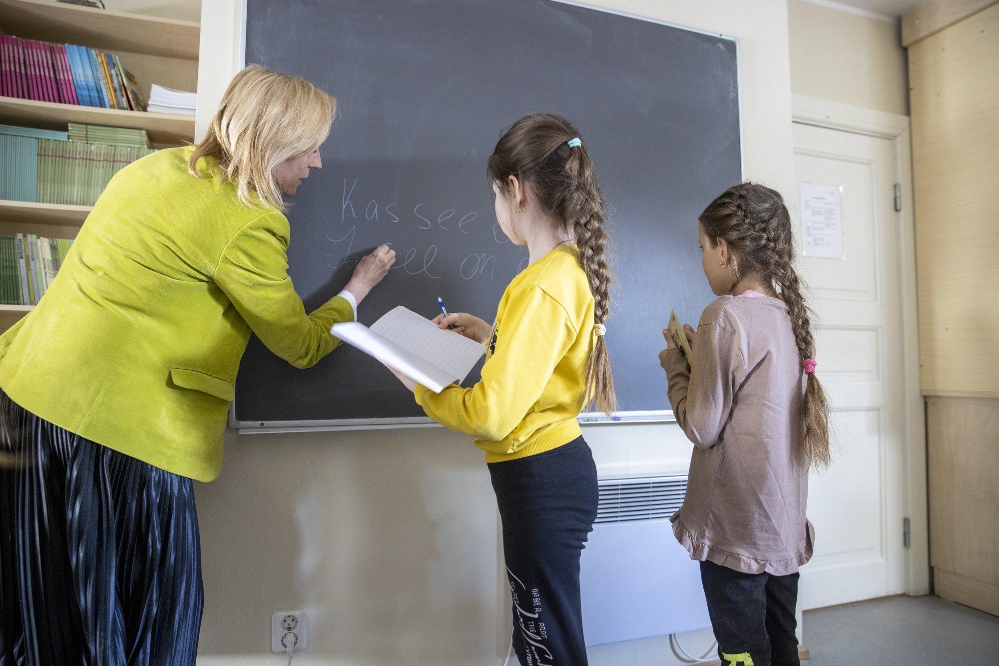 Ministeerium tahab, et doktorikraadiga inimesed sobiksid kohe õpetajaks. Huvirühmad näevad selles ohtu