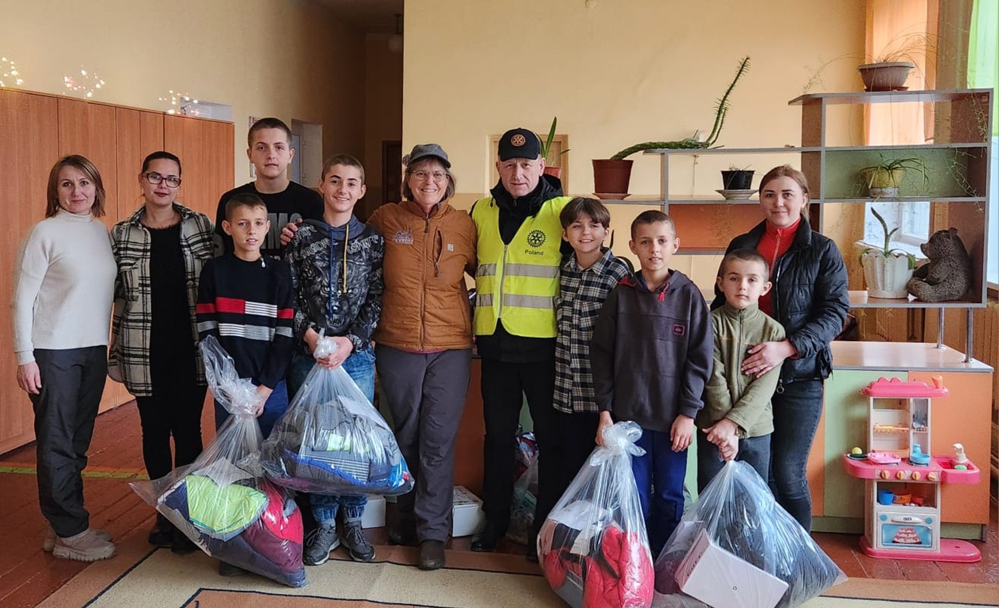 „Lapsed istuvad pimedas ja külmas ning söögiks on keedukartul ja poolik õun.“ USA paari missiooniks on Ukraina orbude aitamine