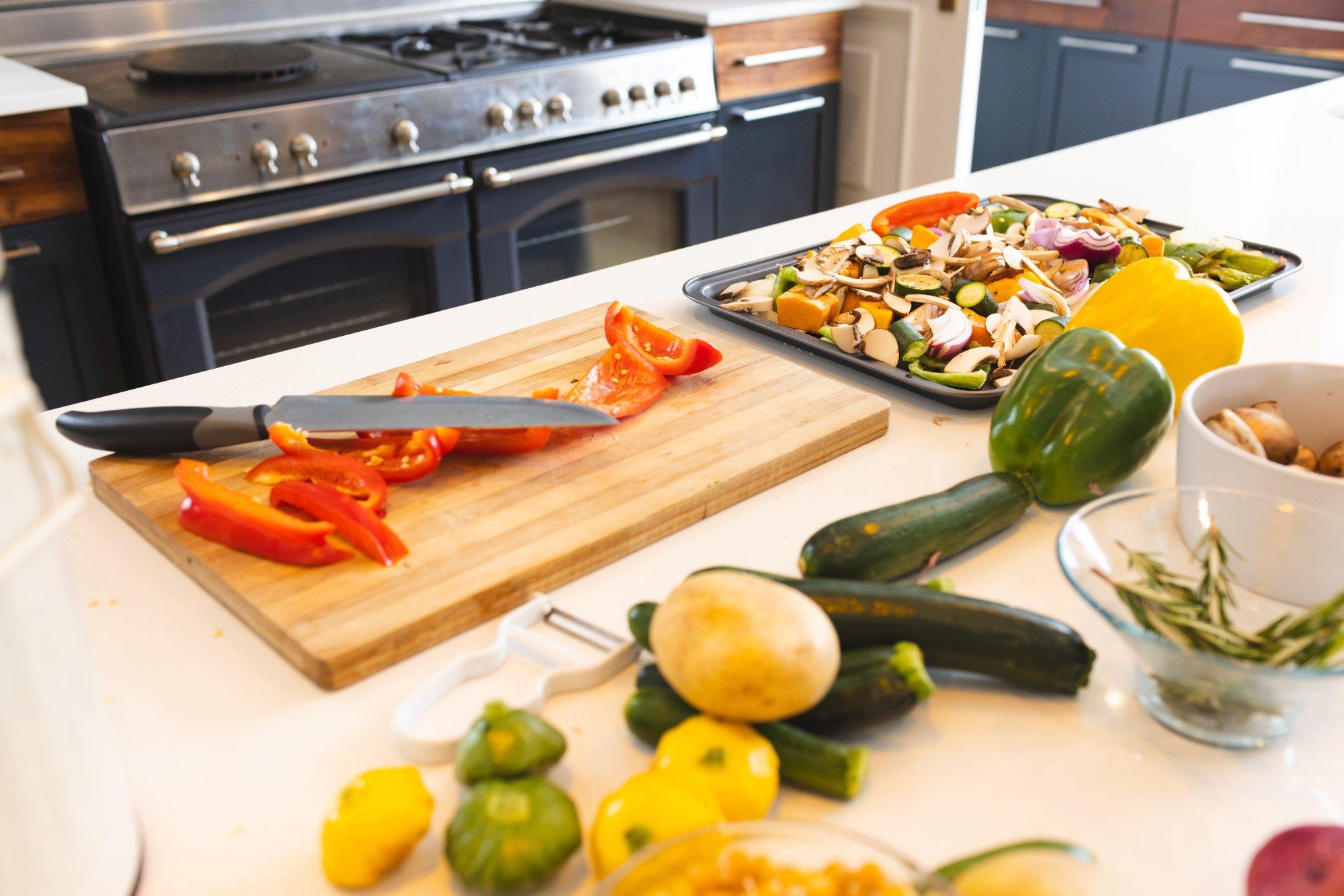 Kogenud kokkaja nipid: varud, mis võiks külmkapis olemas olla, et kunagi ei tekiks toiduvalmistamisel ideedest puudust