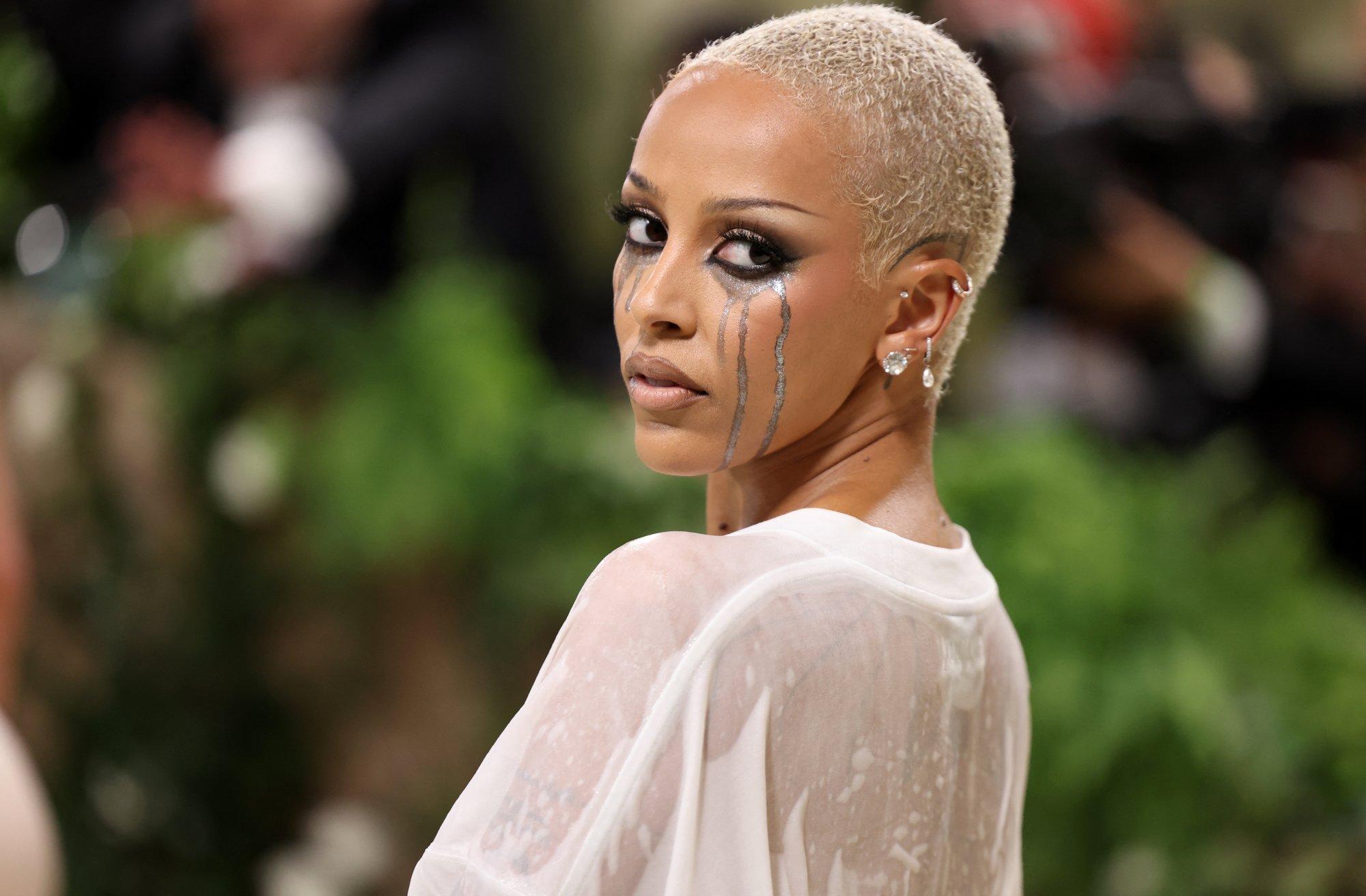 FOTOD | Peenikesed kulmud on tõesti tagasi? Noorem generatsioon ja nende lemmikstaarid ütlevad „jah“