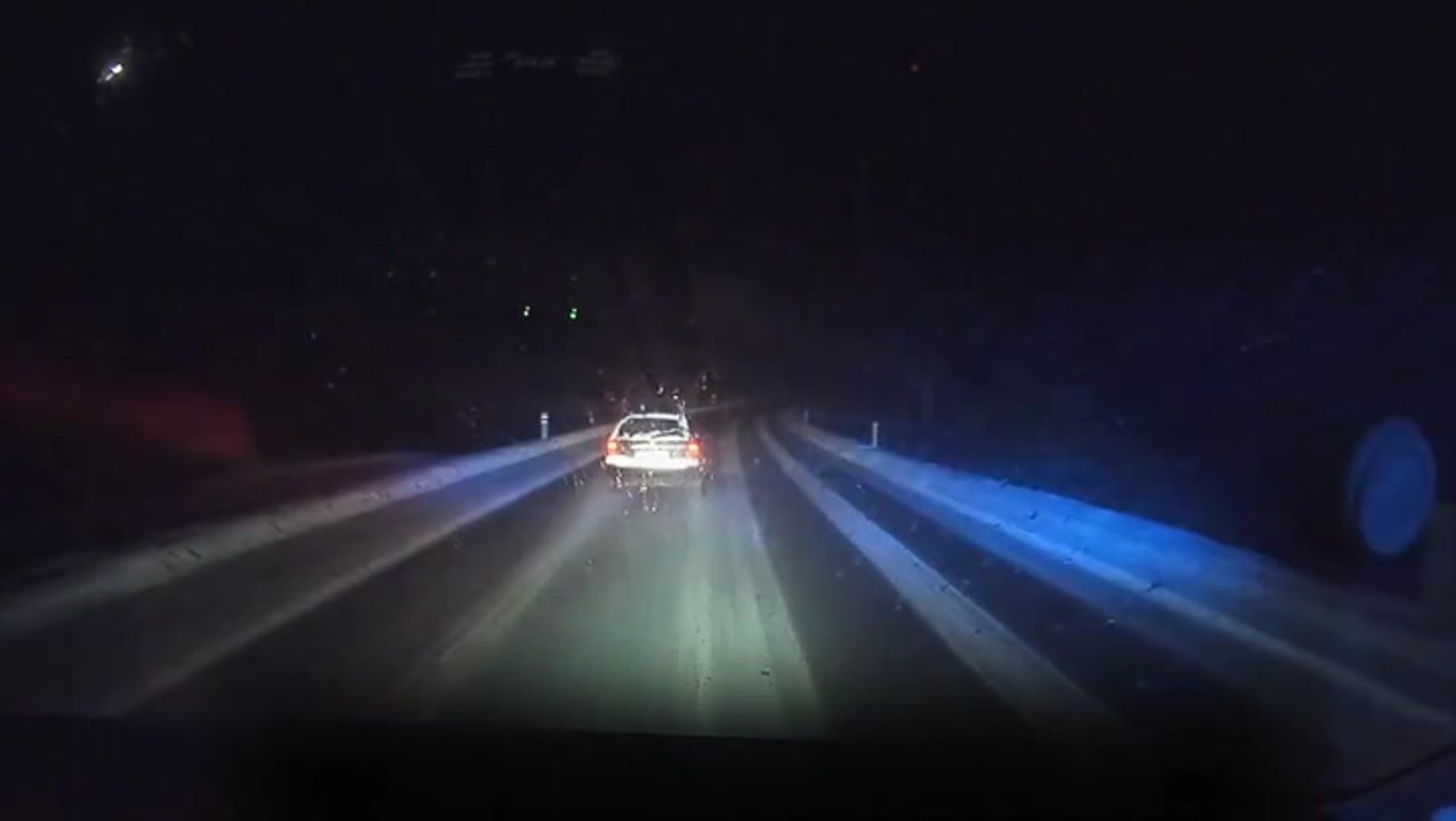 VIDEO | Vene rulett Tallinn-Narva maanteel: kriminaalselt joobes juht lõpetas tagaajamise lumehanges