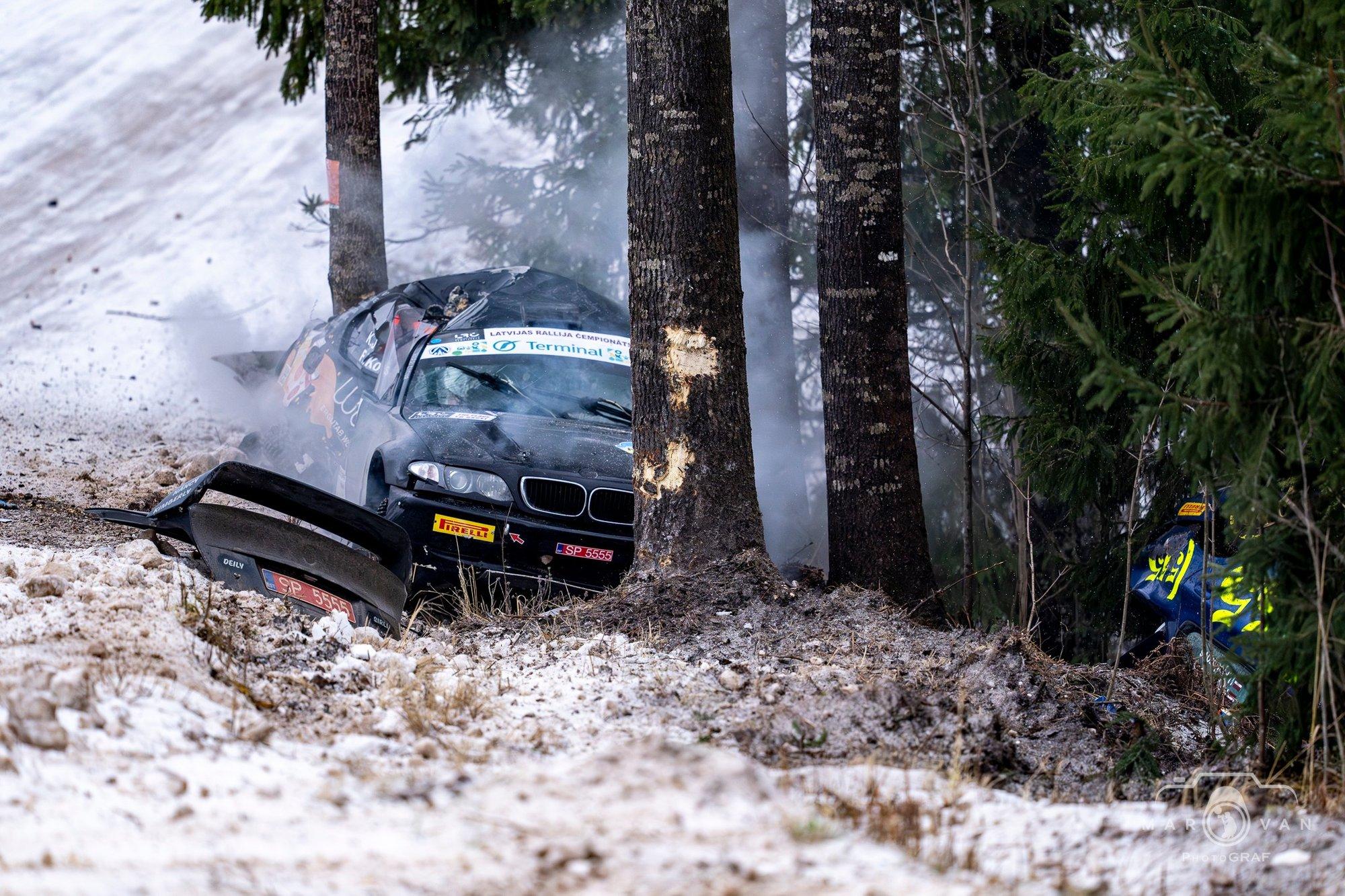 Alūksne rallil raske avarii teinud Eesti rallimehed viibivad endiselt haiglaravil. „Kokkupõrke hetkel oli kiirus 100 km/h“