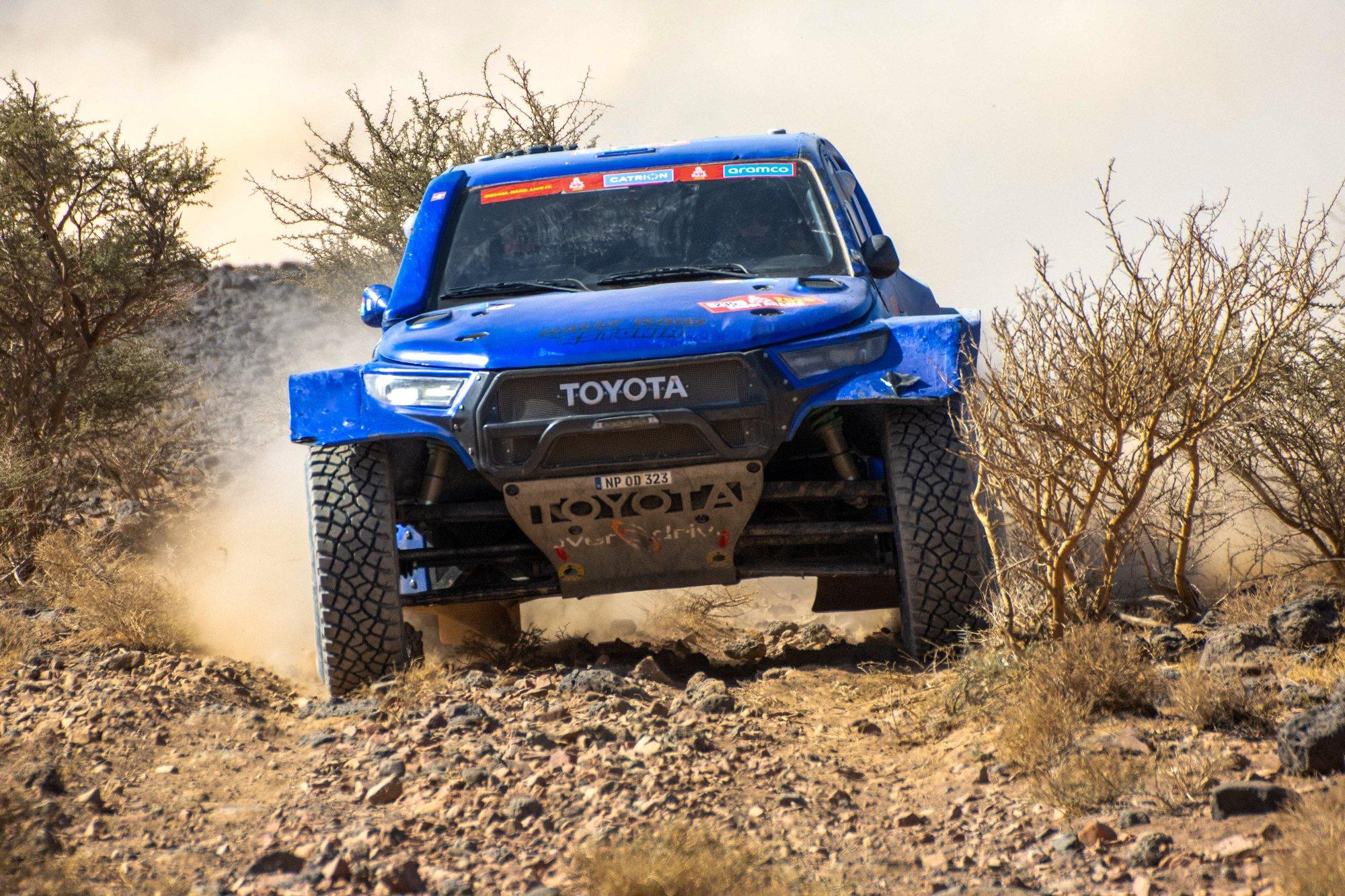 Eestlased loovutasid Dakari rallil kaks kohta. „Ühel kiviplatool kadus järg nii ära, et ei saanud üldse aru, kus oleme“