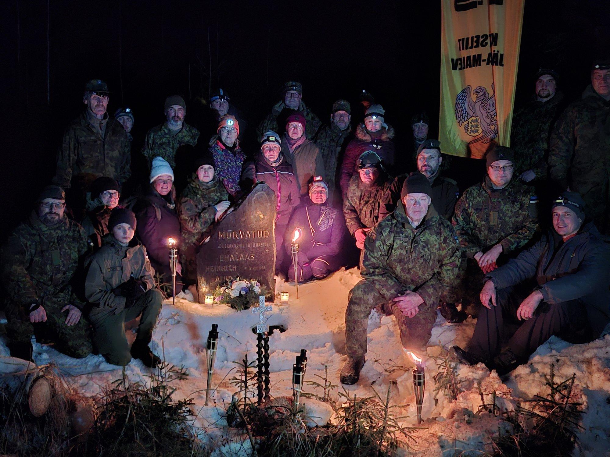 Järva kaitseliitlased korrastasid 75 aastat tagasi hukkunud metsavenna-pere viimset puhkepaika