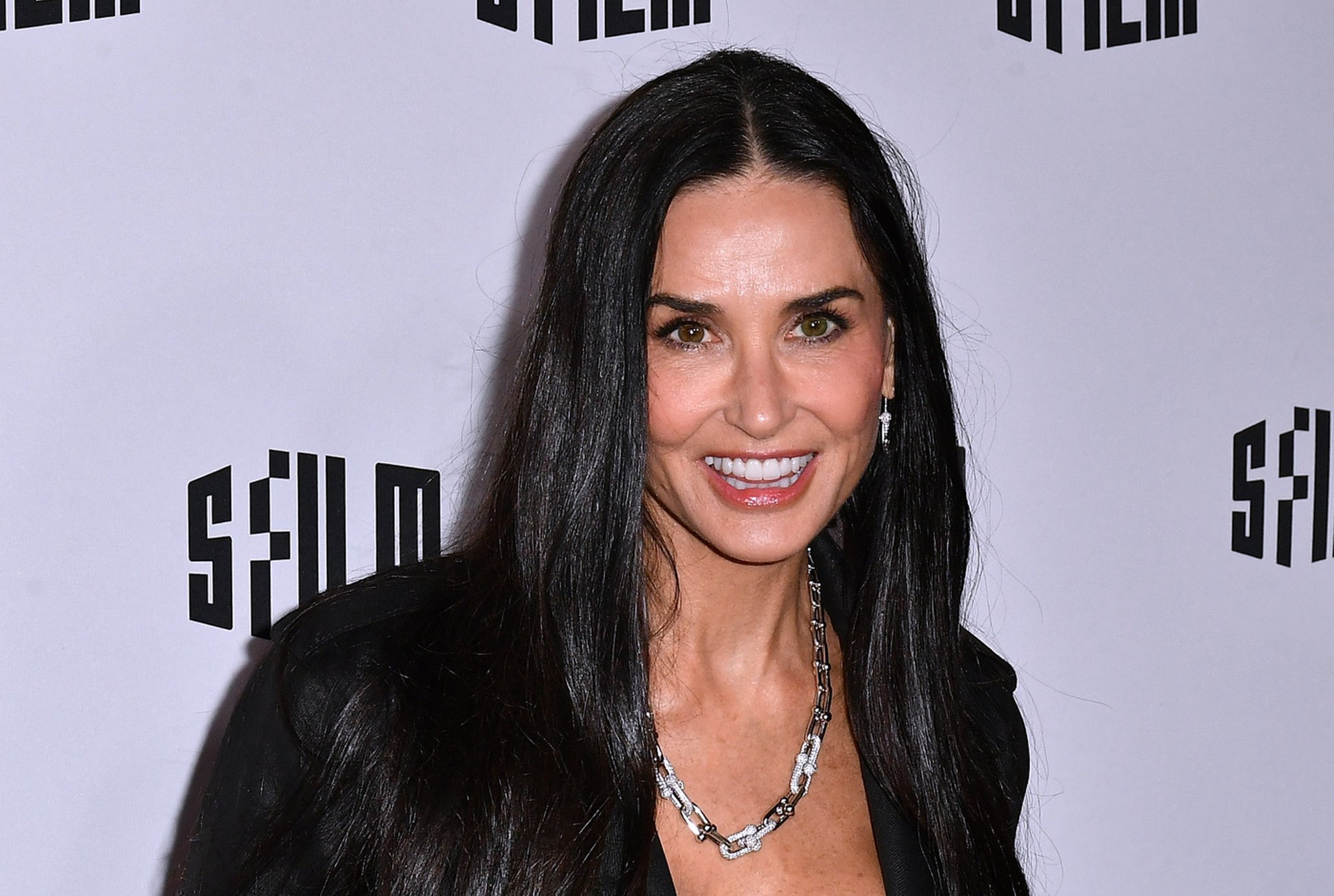 Kireva saatusega Demi Moore. Bruce Willise nooremate meeste vastu vahetanud näitlejatari elu on olnud nagu ameerika mäed