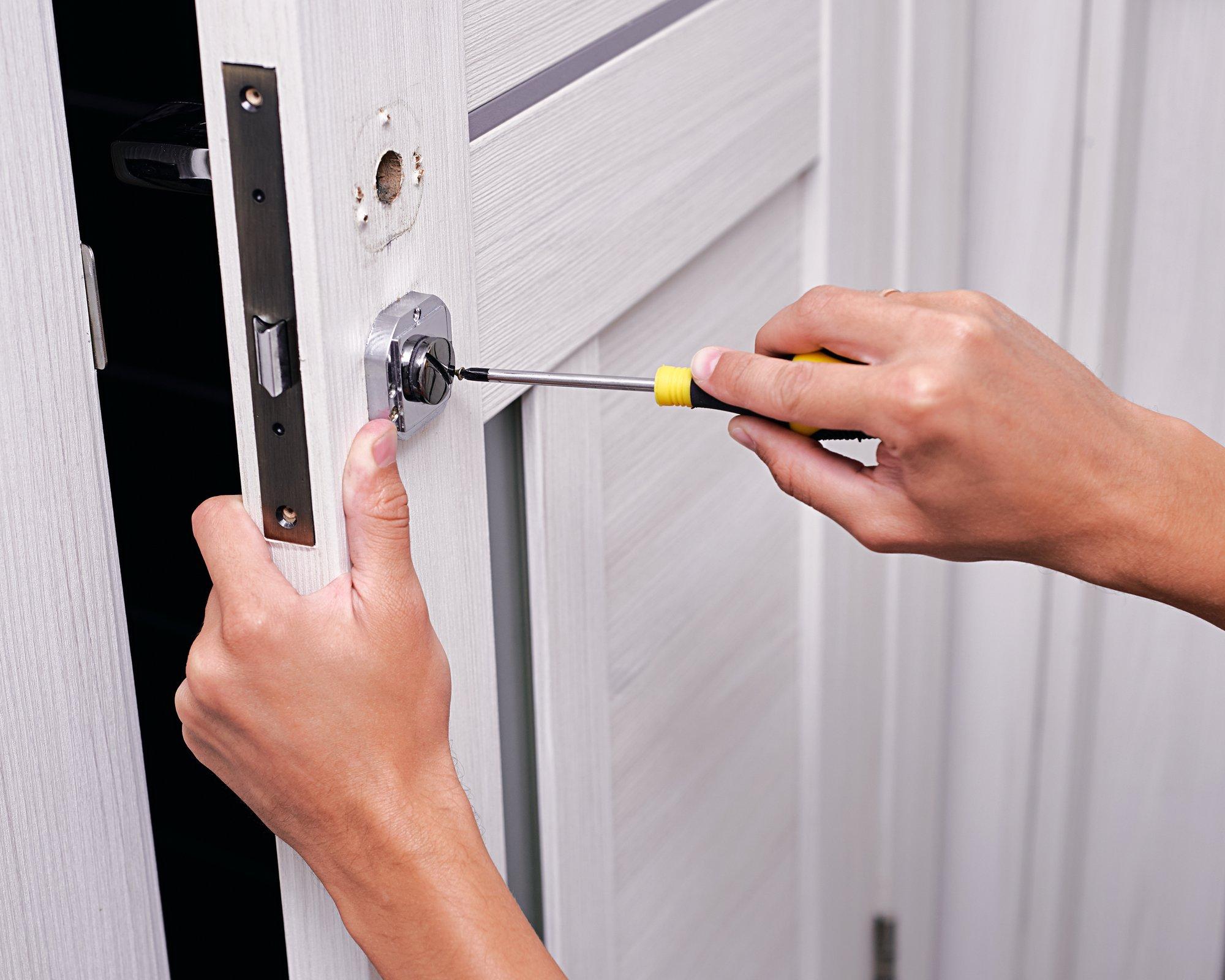 Uksefirma juba neljandat korda tarbijakaitseameti mustas nimekirjas. Ettevõtte juht saab sotsiaalmeedias puid alla