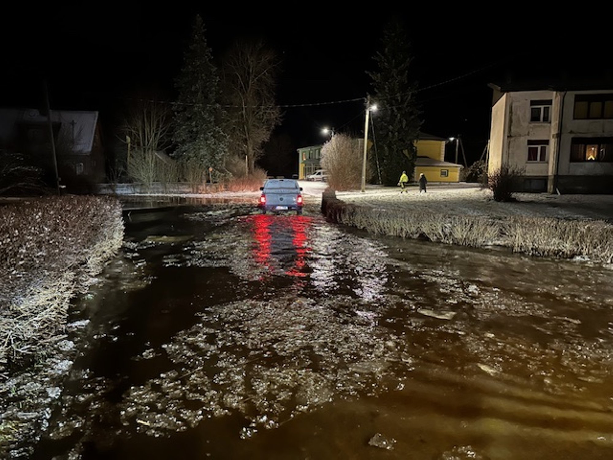 FOTOD | Pärnumaal uputab, Surju hooldekodu ähvardab evakueerimine