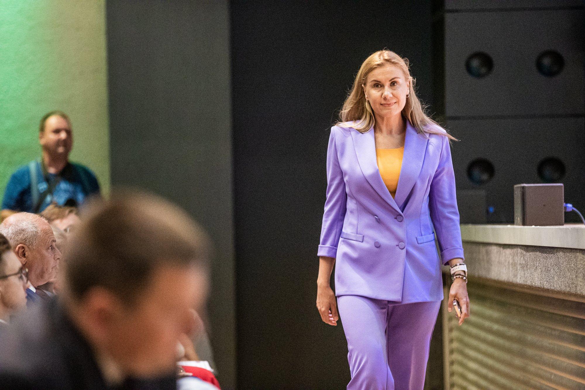 „Mul on hea kaaslane...“ Kadri Simson kergitab saladuseloori oma suhtestaatuselt