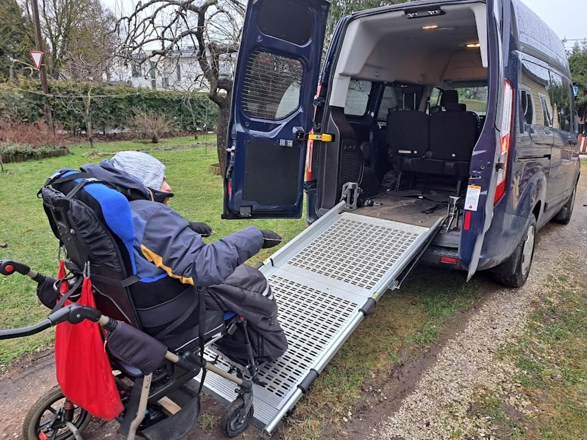 „Varsti ongi raha otsas.“ Üksi sügava puudega poega hooldav pensionär peab invabussi eest maksma üle 800 euro automaksu