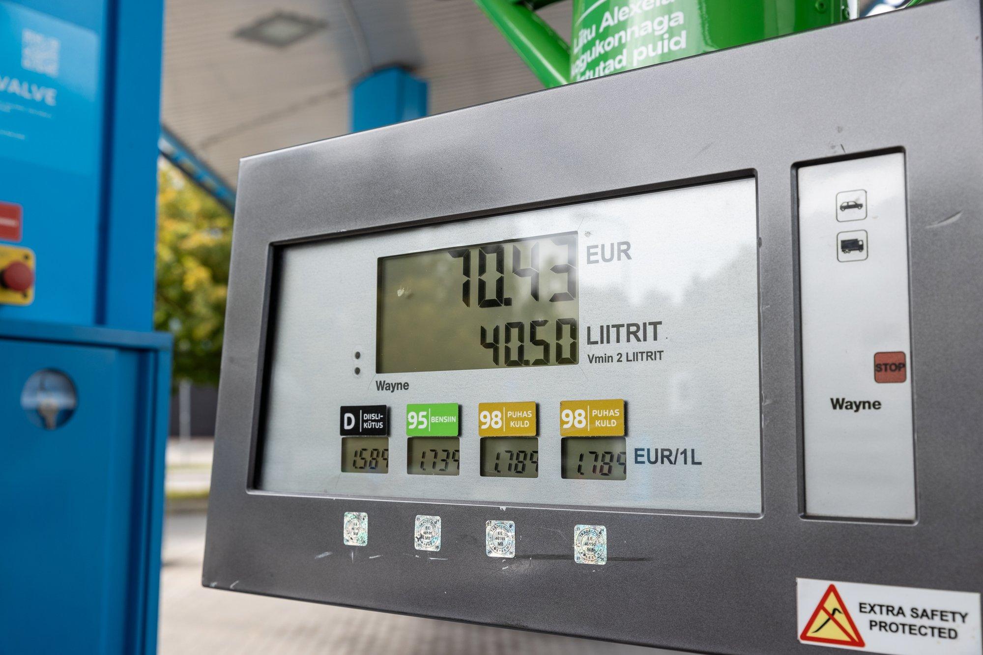 Hoolimata madalast nafta maailmaturuhinnast on Eestis kütus kallis. Müüjad selgitavad olukorda