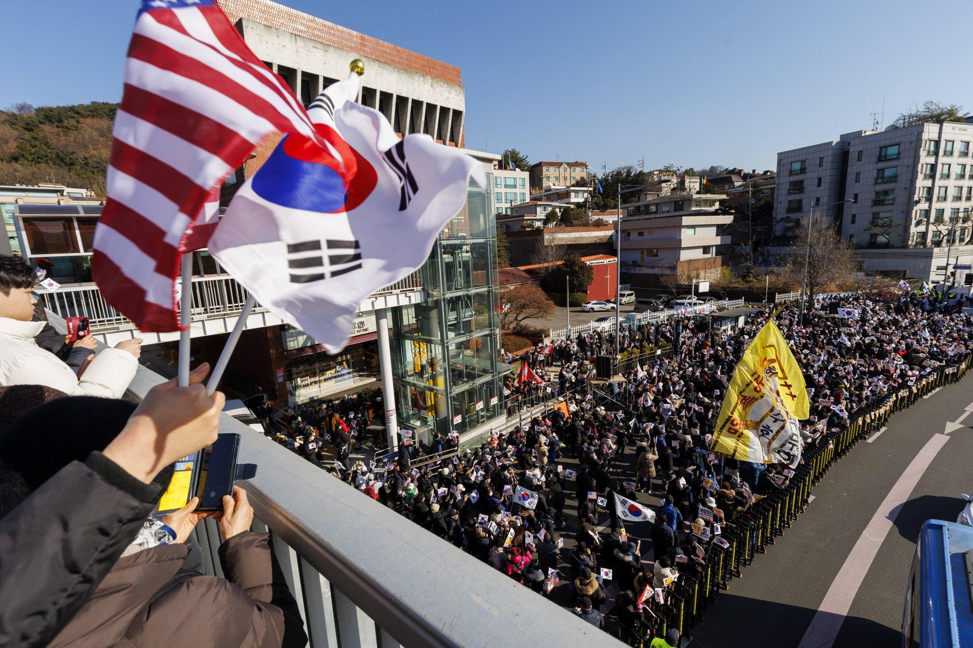 Vahistamismäärusega silmitsi seisev Lõuna-Korea juht lubas võidelda riigivastaste jõudude vastu