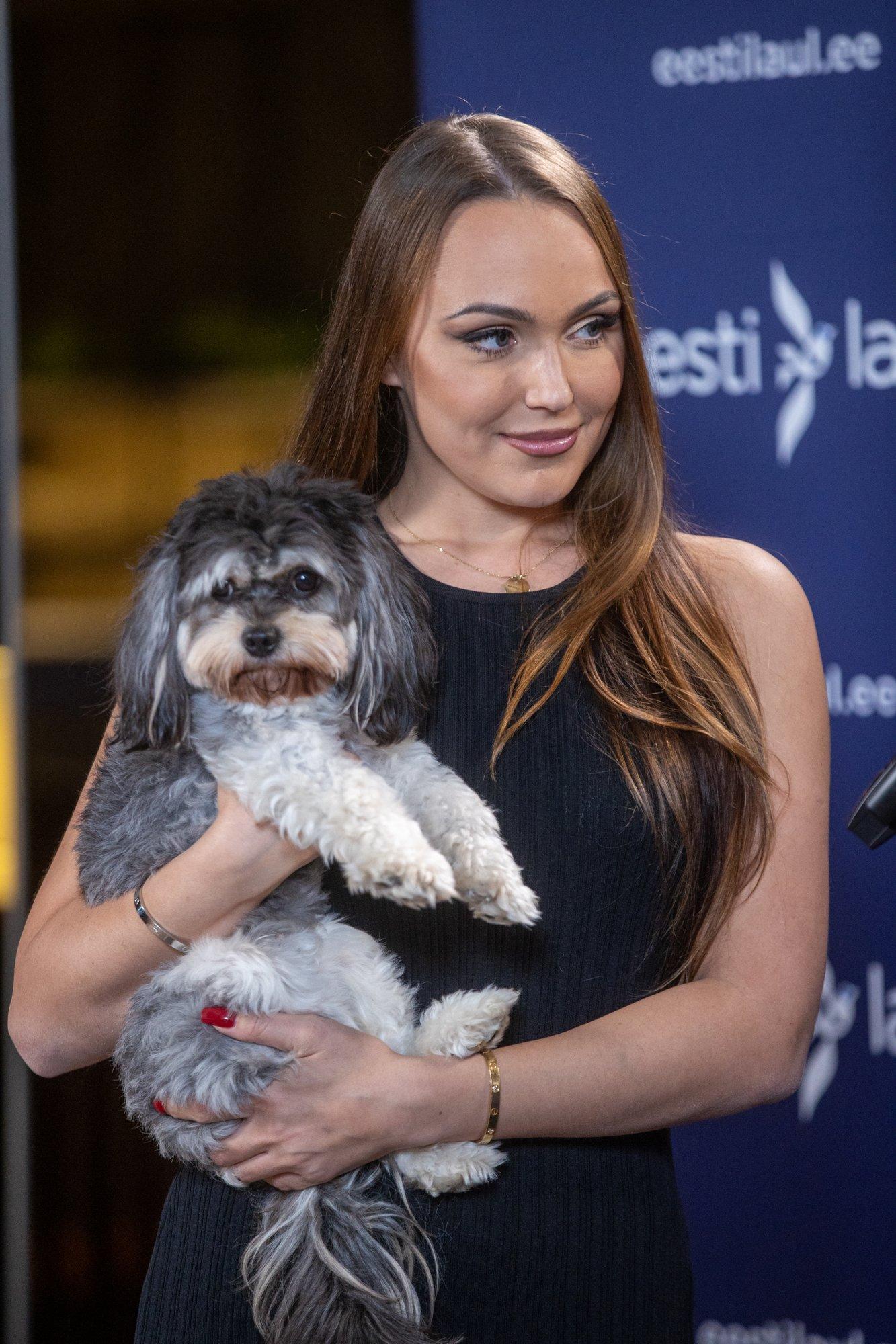 „Filter või mitte?“ Hiljuti pilditöötluse kõlakate küüsi sattunud Elisa Kolk õrritab fänne uue fotoga