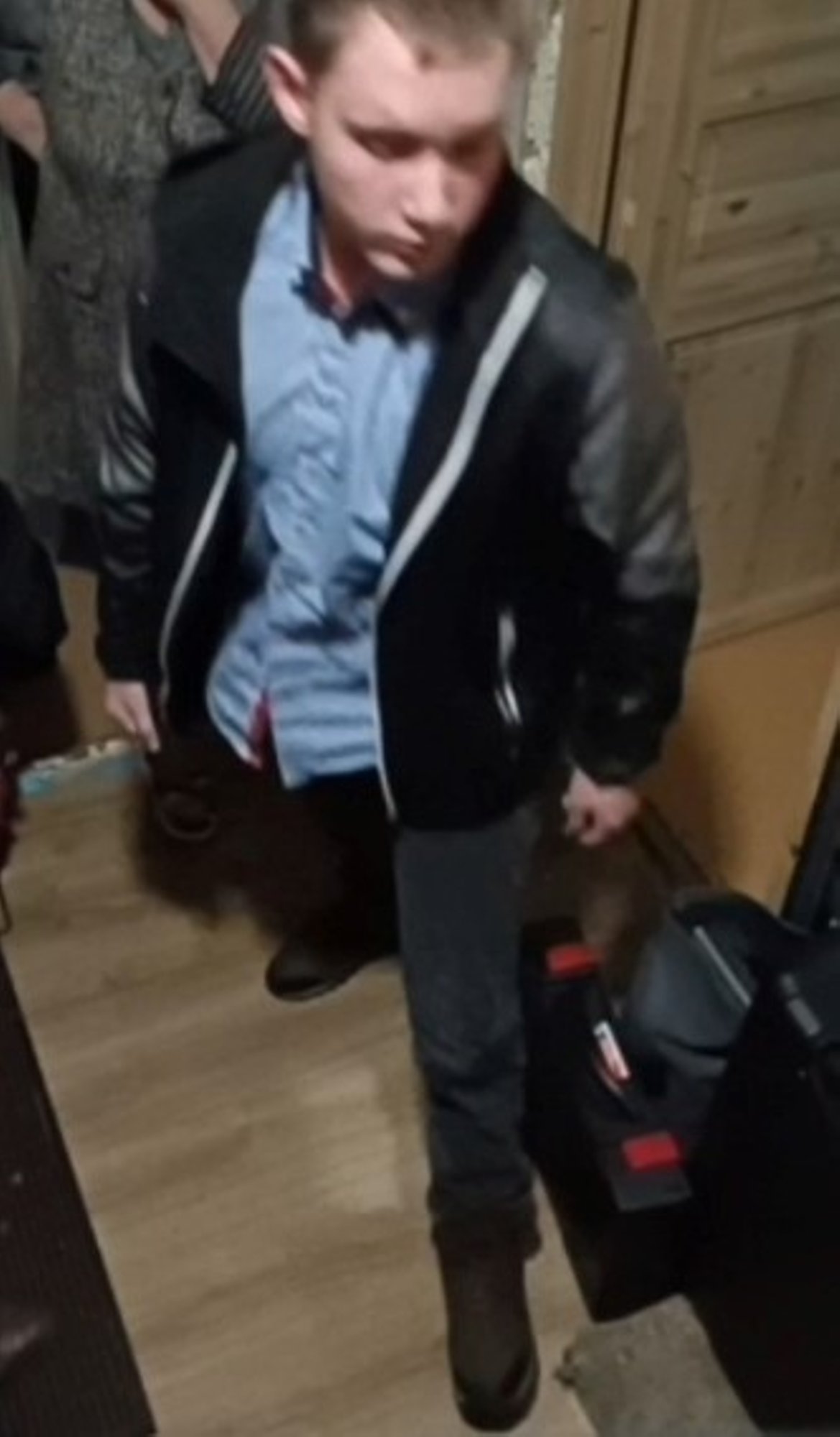 Politsei hoiatab: Valgas liigub ringi noormees, kel ühes kööginuga