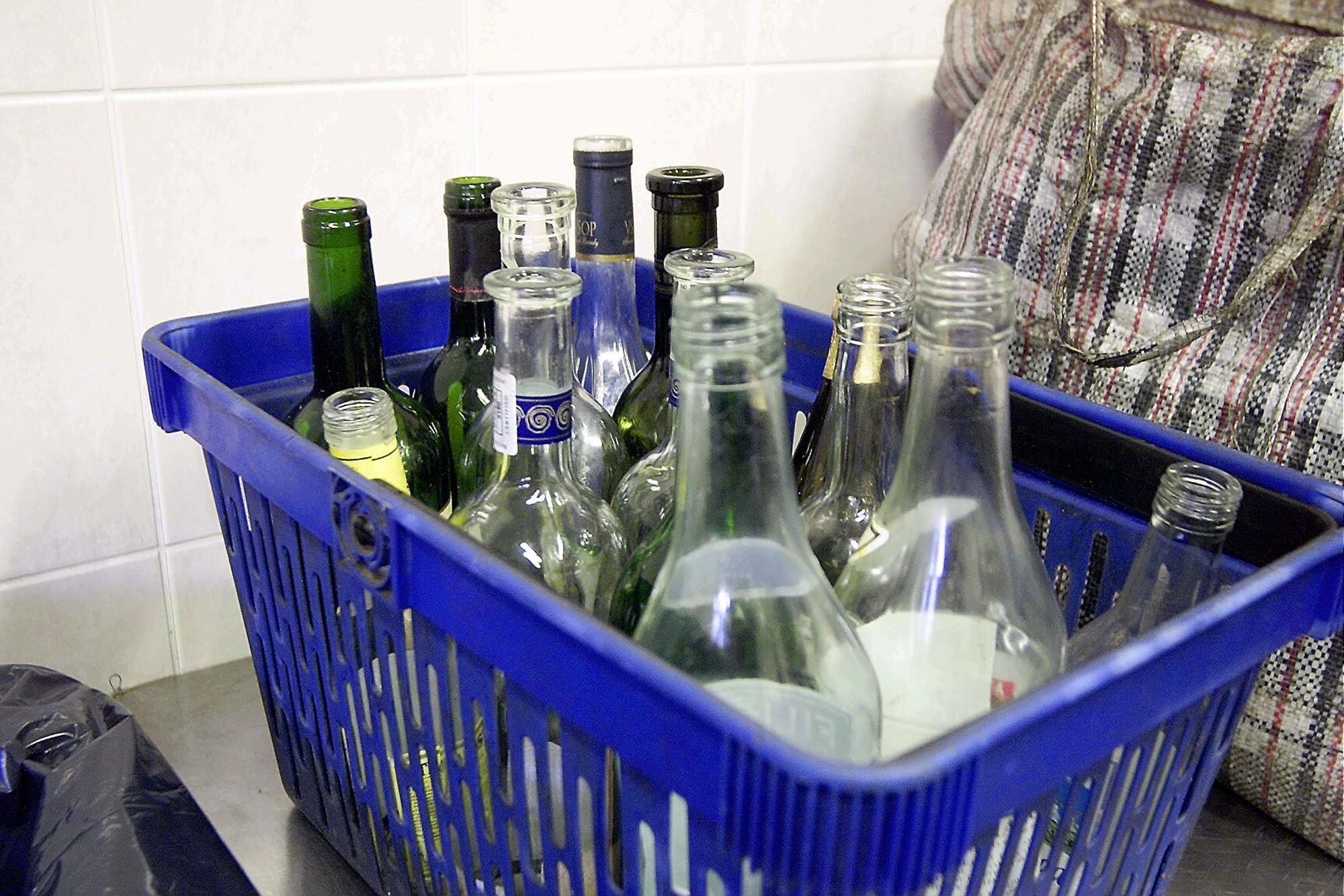 Taaraautomaati jõuavad vähesed veini- ja viinapudelid. Pandi kohustuslikuks muutmine pole välistatud