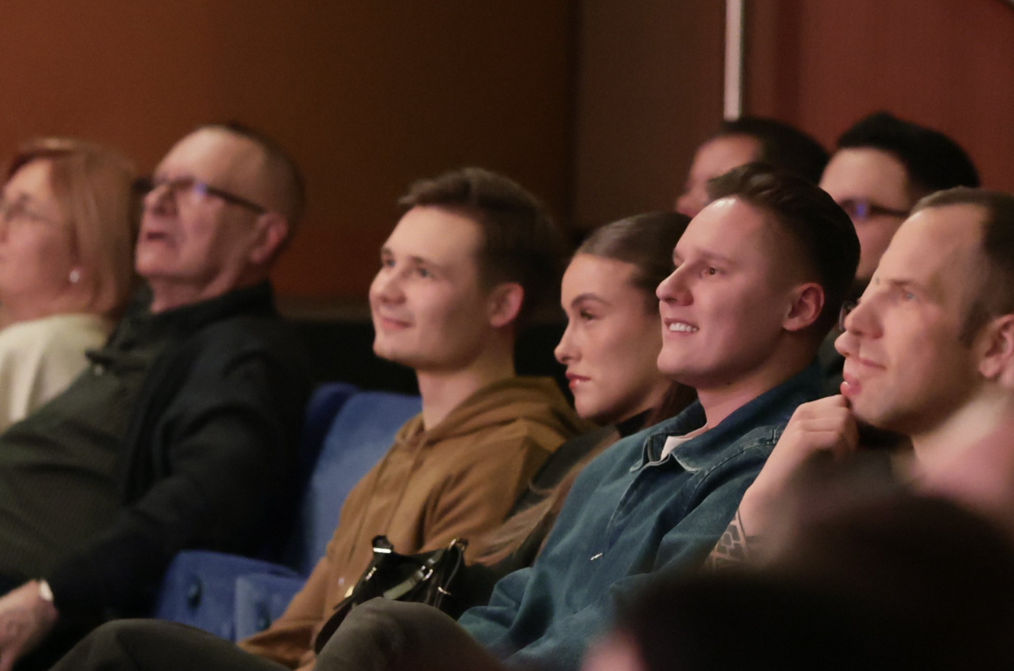 FOTOD | Kohtinguõhtu? Robin Valting naudib lauljatarist pruudiga Mart Võrklaeva röstimist