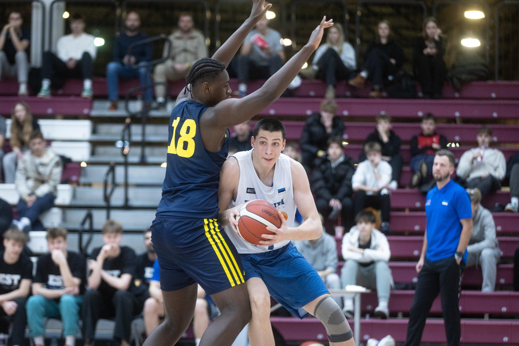 FOTOD | Eesti U18 noormehed alustasid kodust korvpalliturniiri kindla võiduga