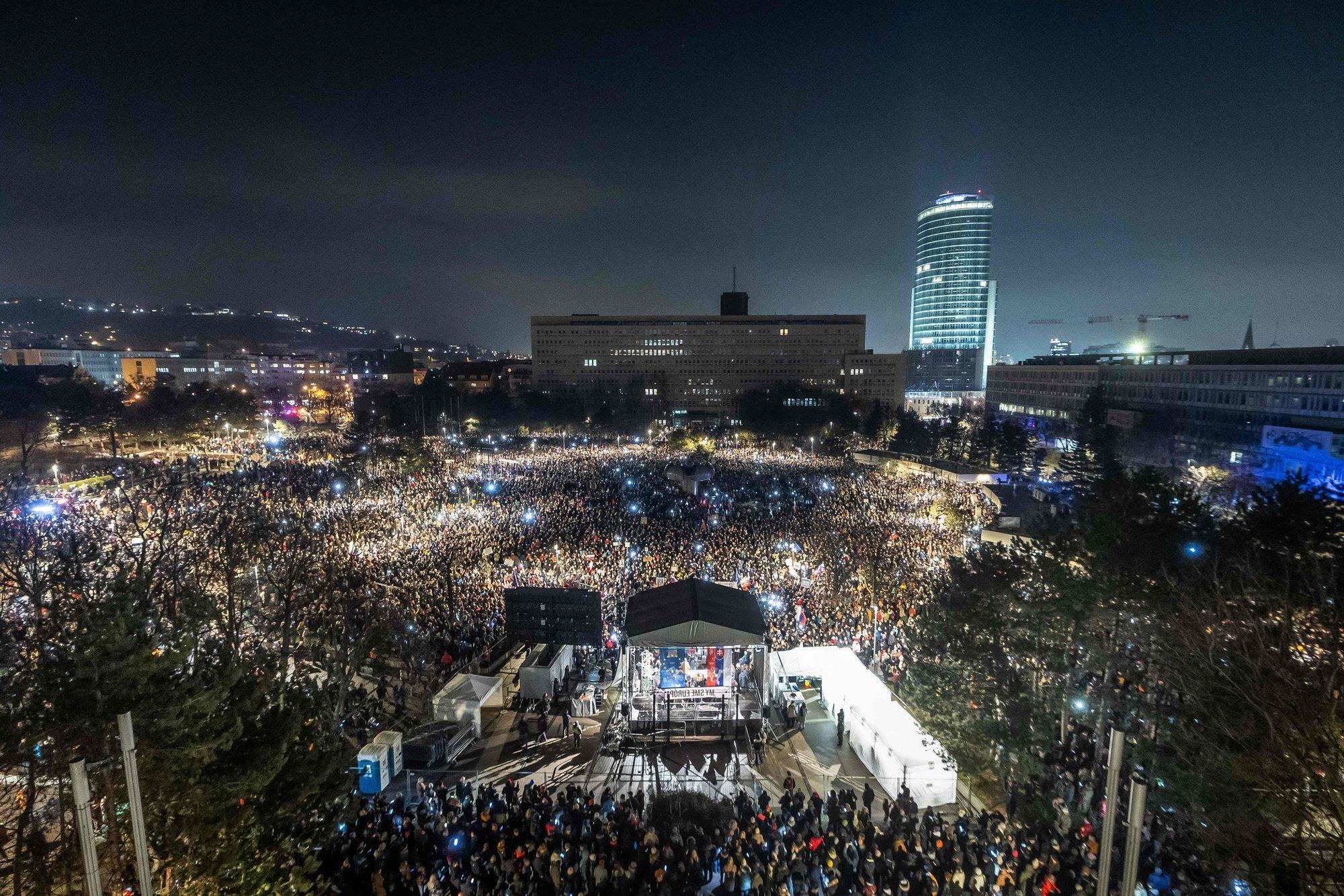 Slovakkia tänavatel avaldas peaminister Fico vastu meelt 100 000 inimest