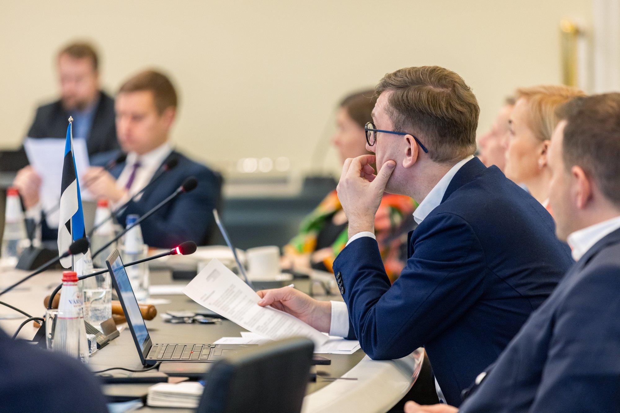 Valitsus arutas elektrihinna langetamise plaane. Michal: vaja on lõhkumiskindlamaid ühendusi ja taastuva energeetika kasvu