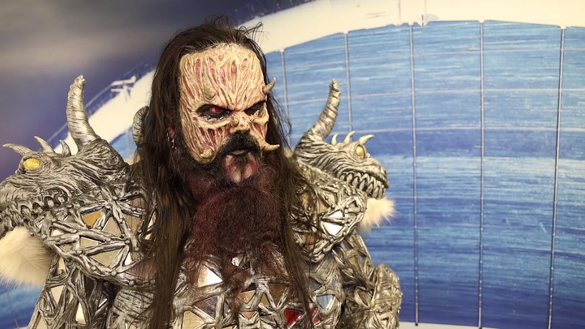 VIDEO ja FOTOD | Lordi andis Tallinna lauluväljakul vägeva sõu. Bändi ninamees aga külmus laval: mul on nagu kogu keha suurune kondoom seljas