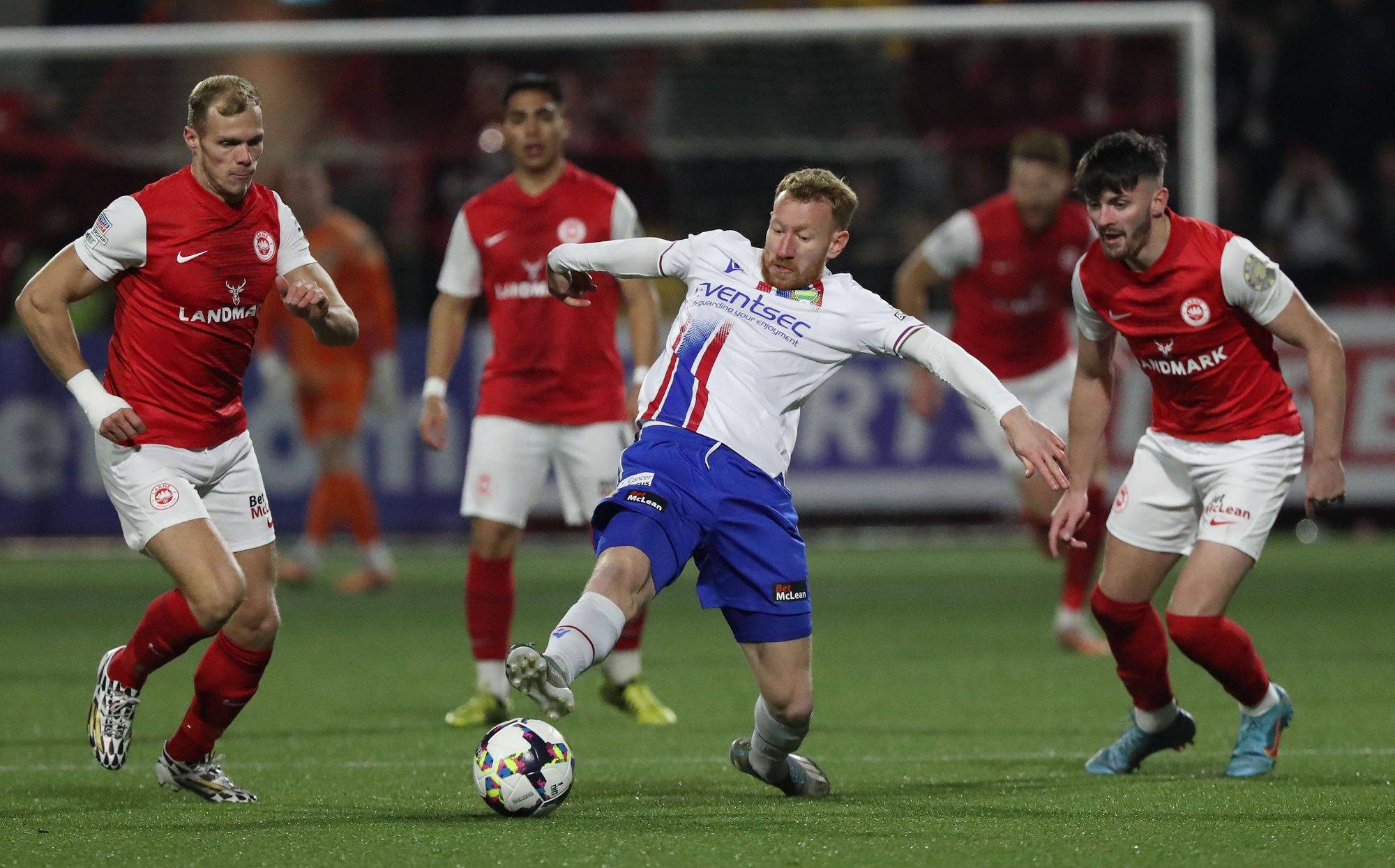 Briti jalgpallur suri ootamatult oma 27. sünnipäeval