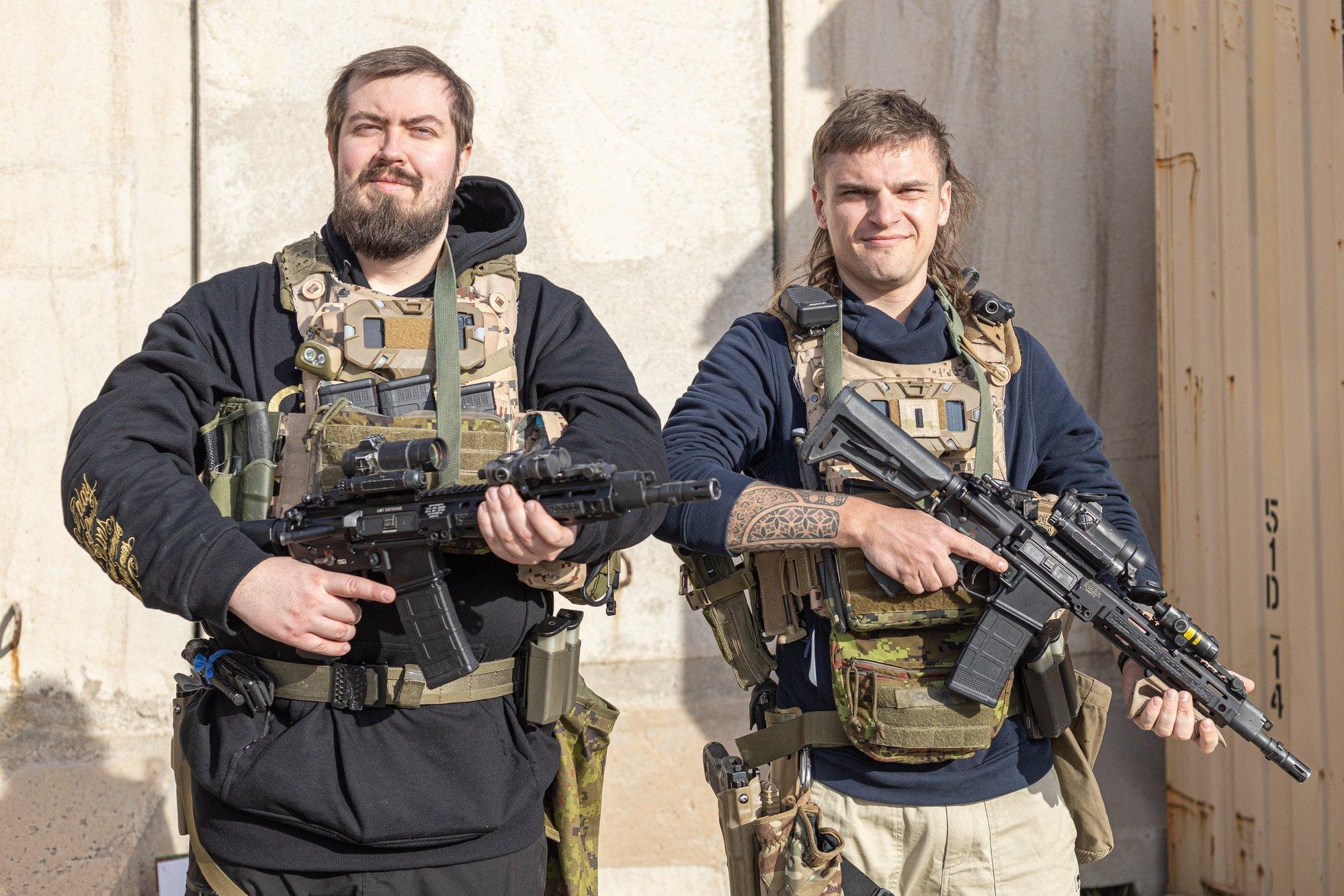 FOTOD | Tuntud Eesti koomikud käisid Iraagis sõdurite meelt lahutamas