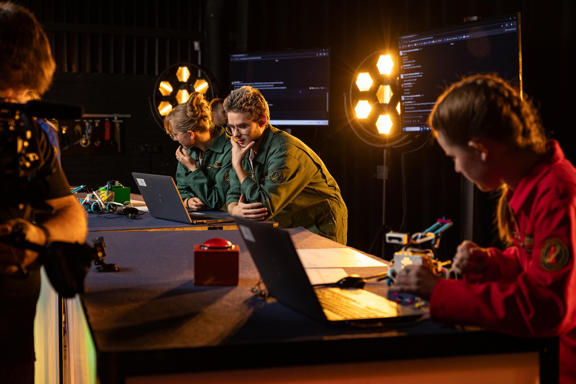 Raketlased seiklesid Marsil ning kogusid pinnaseproove