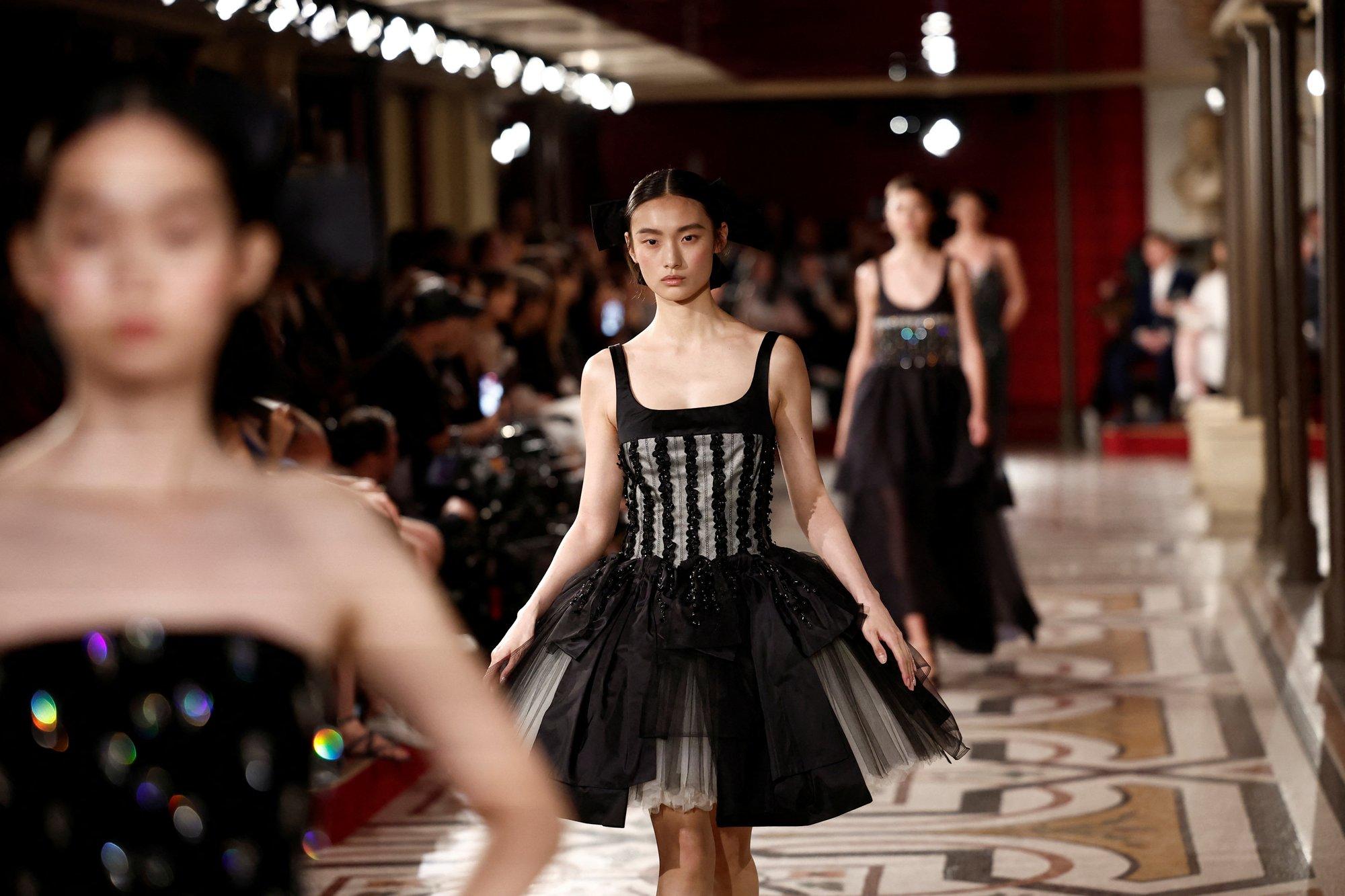 LÜHIFILM | 110 aastat kõrgmoodi! Avame uksed maailma vanima kõrgmoemaja telgitagustesse