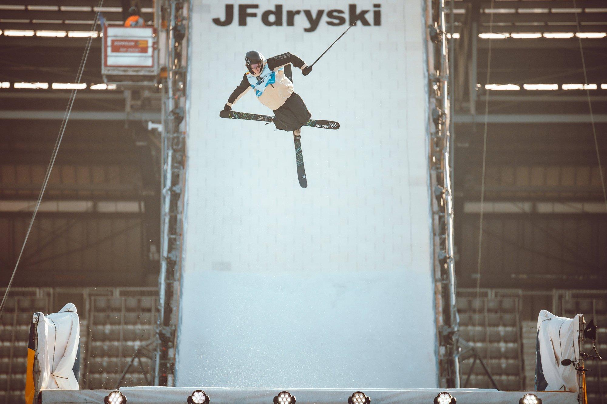 Henry Sildaru tegi tippmeestega sama trikki. „Esimene katse tuli peaaegu ideaalselt välja, kuid sõit võrkudesse polnud kaugel“