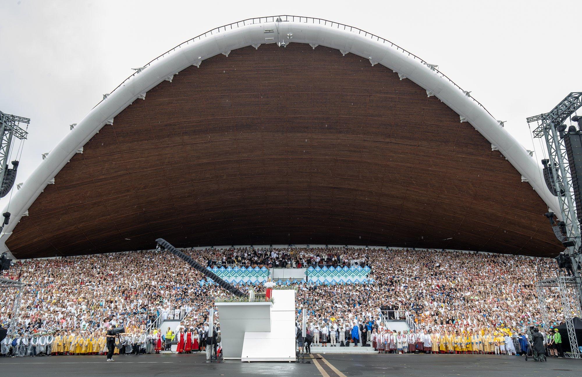 ÜLEVAADE | Tänavuse laulu- ja tantsupeo paremad istekohad läksid nagu soojad saiad. Kuhu saab veel kõrvuti istuma?