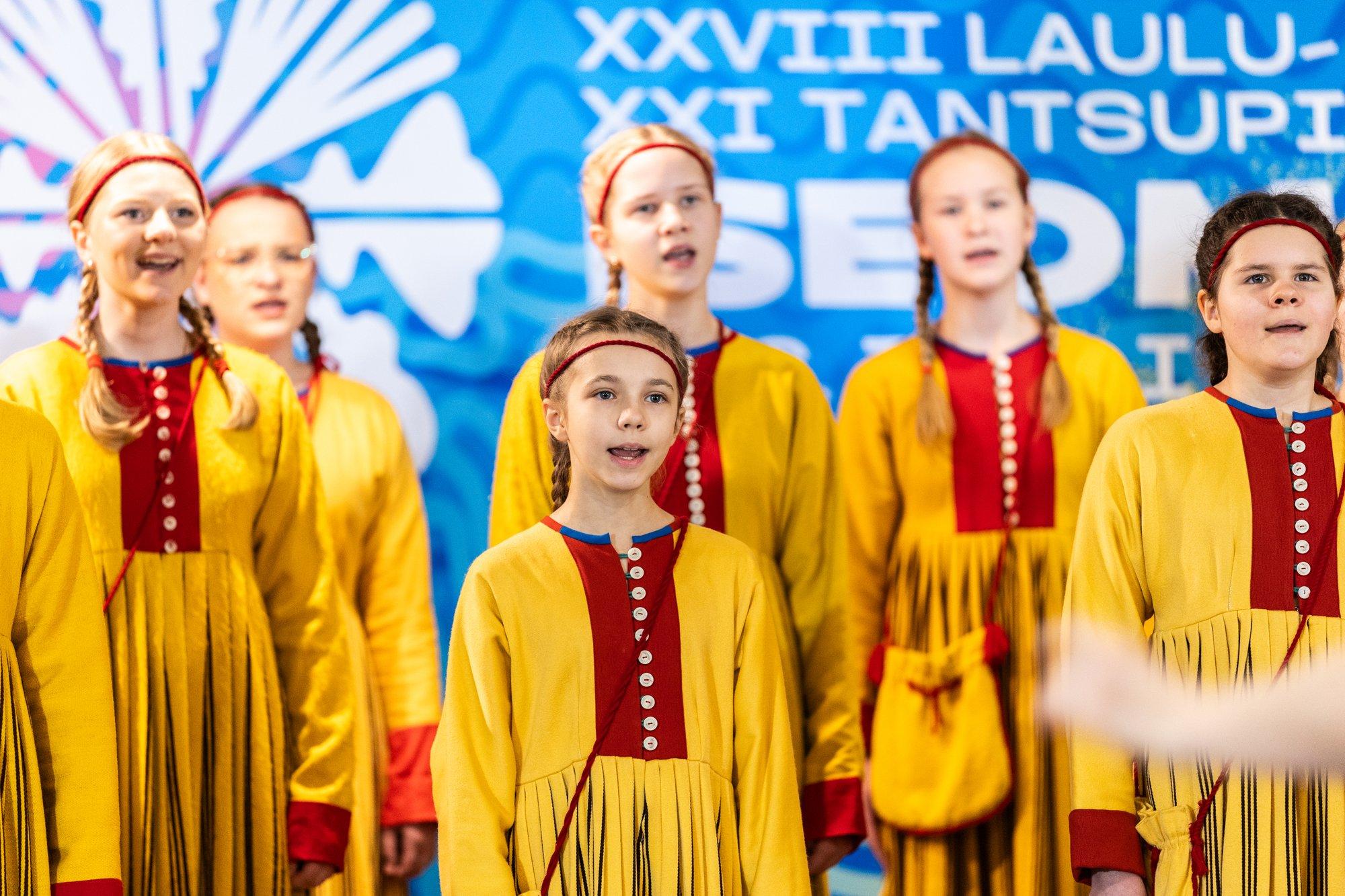 FOTOD ja VIDEO | Laulu- ja tantsupidude juht kinnitas, et kärped sellesuvist pidu ei ohusta