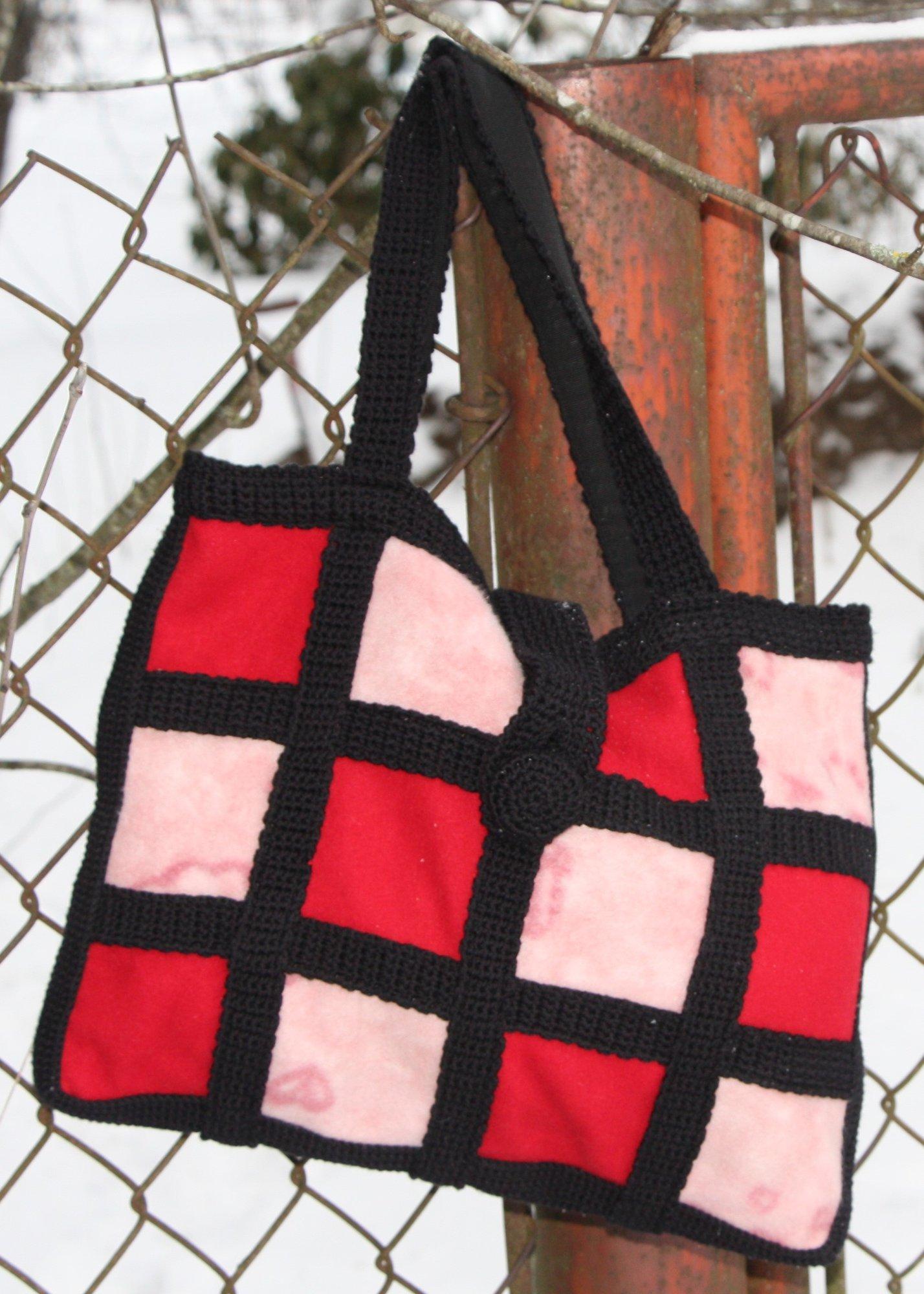 Seda lapitehnikas kotti tehes saad nii õmmelda kui ka heegeldada