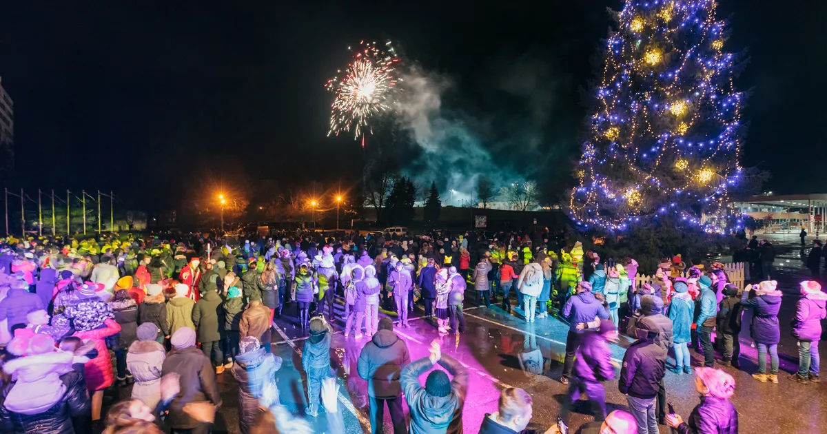 MARTIN TIKK ⟩ Narvakate juured on kirjud ja mööda ilma laiali