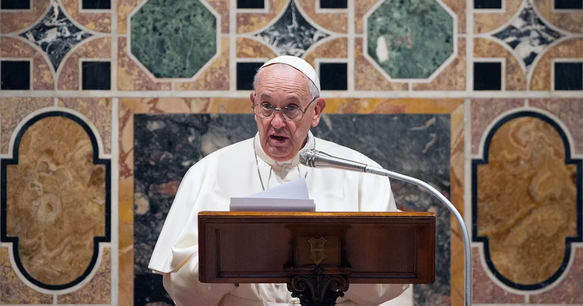 Paavst Franciscus on jätkuvalt kriitilises seisundis