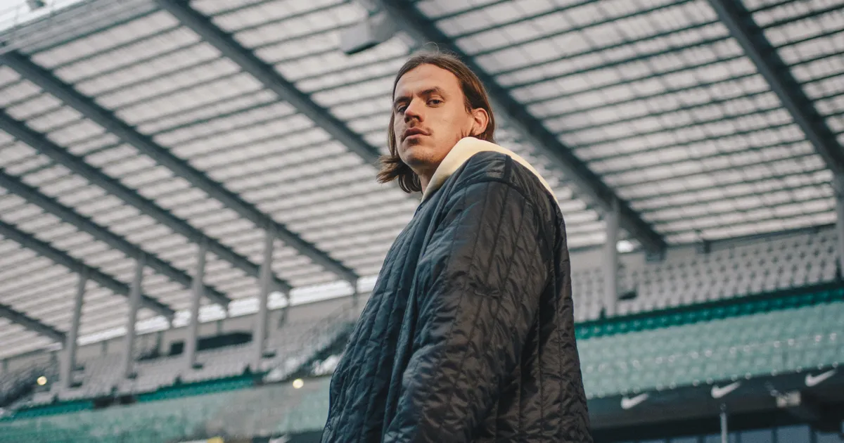 VIDEO ⟩ Täismaja ja letil tantsiv teenindaja: Nöep pani talvepealinnas püsti tanklareivi