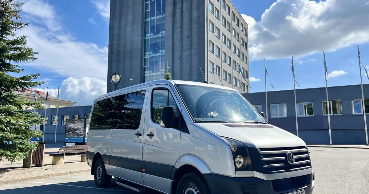 Tallinn-Tartu maanteel kihutas väikebuss 130 km/h, reisija istus pagasiruumis tugitoolis