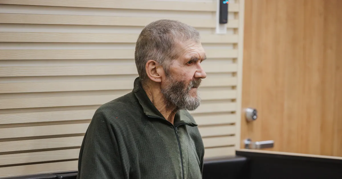 Joomakaaslase surnuks peksmises süüdistatav Aruküla pensionär vahi alt ei vabane: pole veendumust, et ta kätt alkoholipudeli juurde ei sirutaks