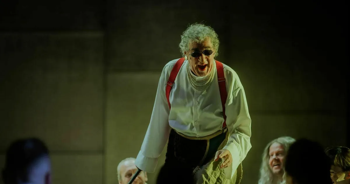 KINDEL LAKS ⟩ Õõva sügavikes möllavad Beria, Oidipus ja Saatana värkstuba