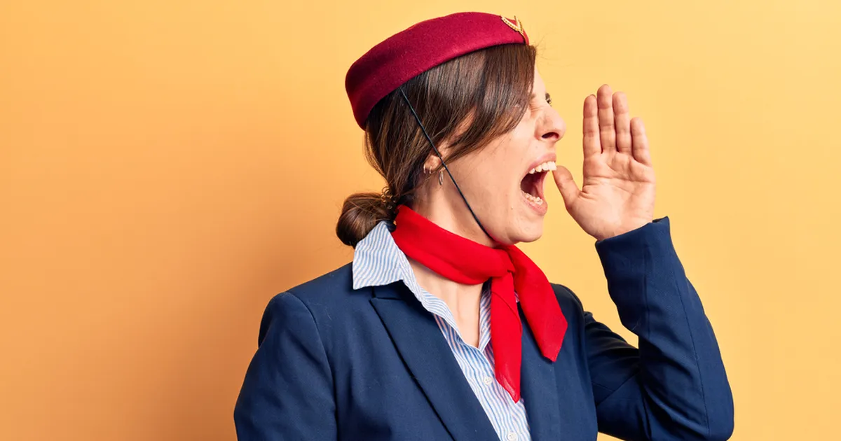 VIDEO ⟩ Lennusaatja pidi ahistavad reisijaid korrale kutsuma