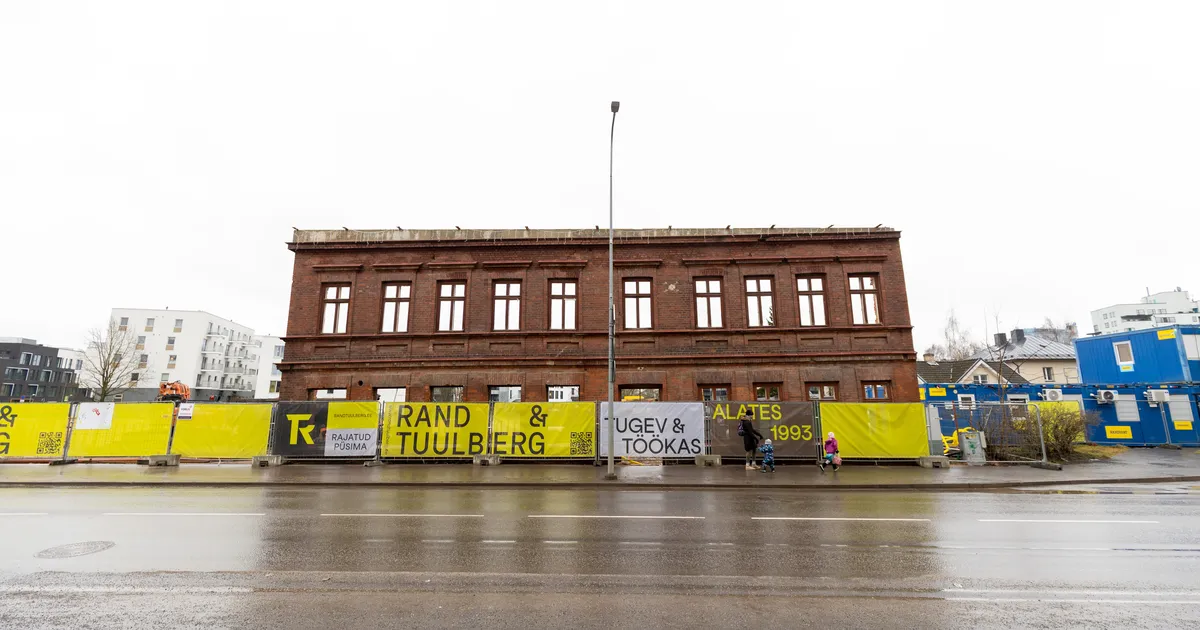 Pikal tänaval suletakse liiklus, et teha ruumi tornkraanale